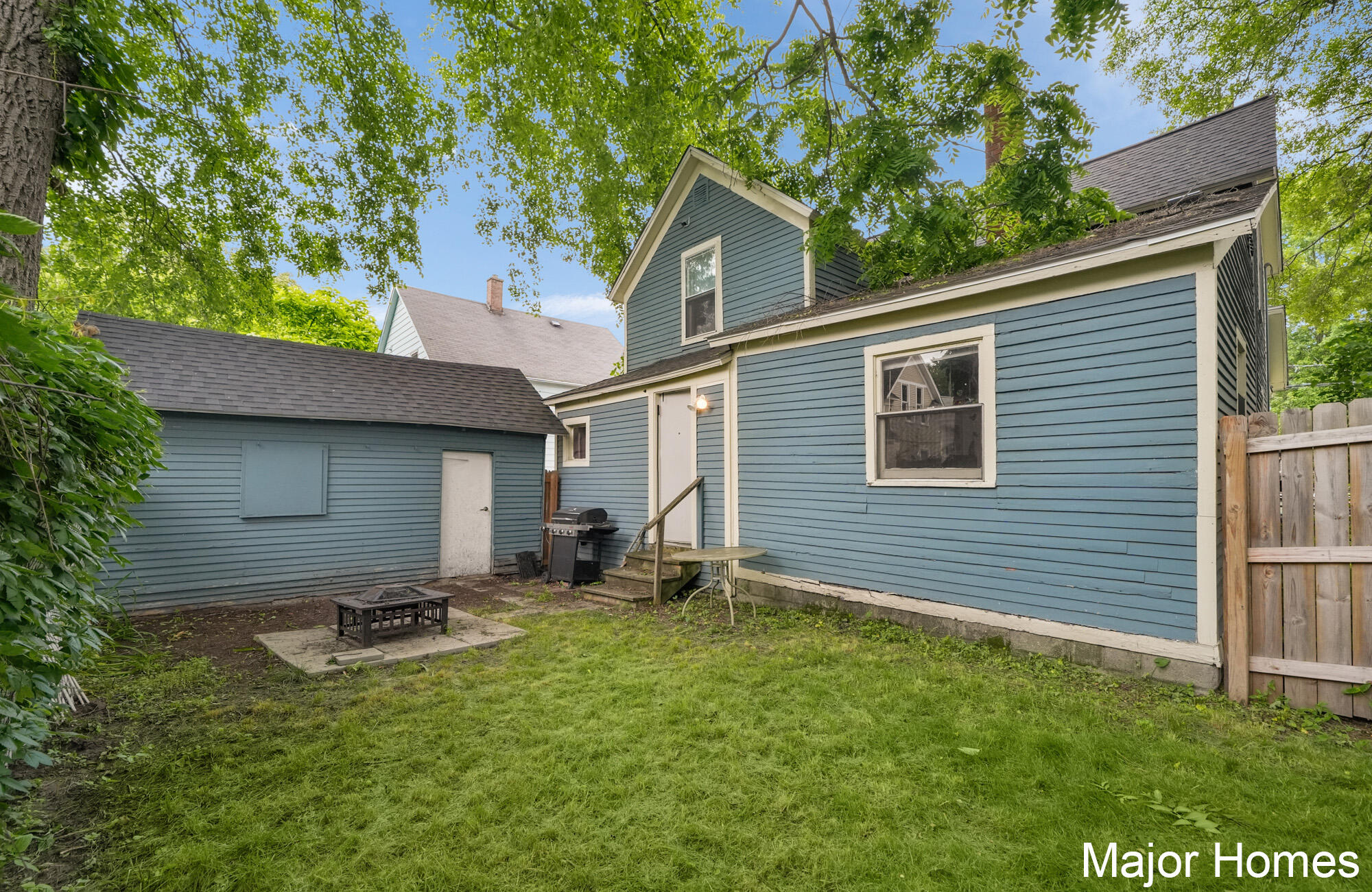 323 Robey Place SE Grand Rapids MI 49506