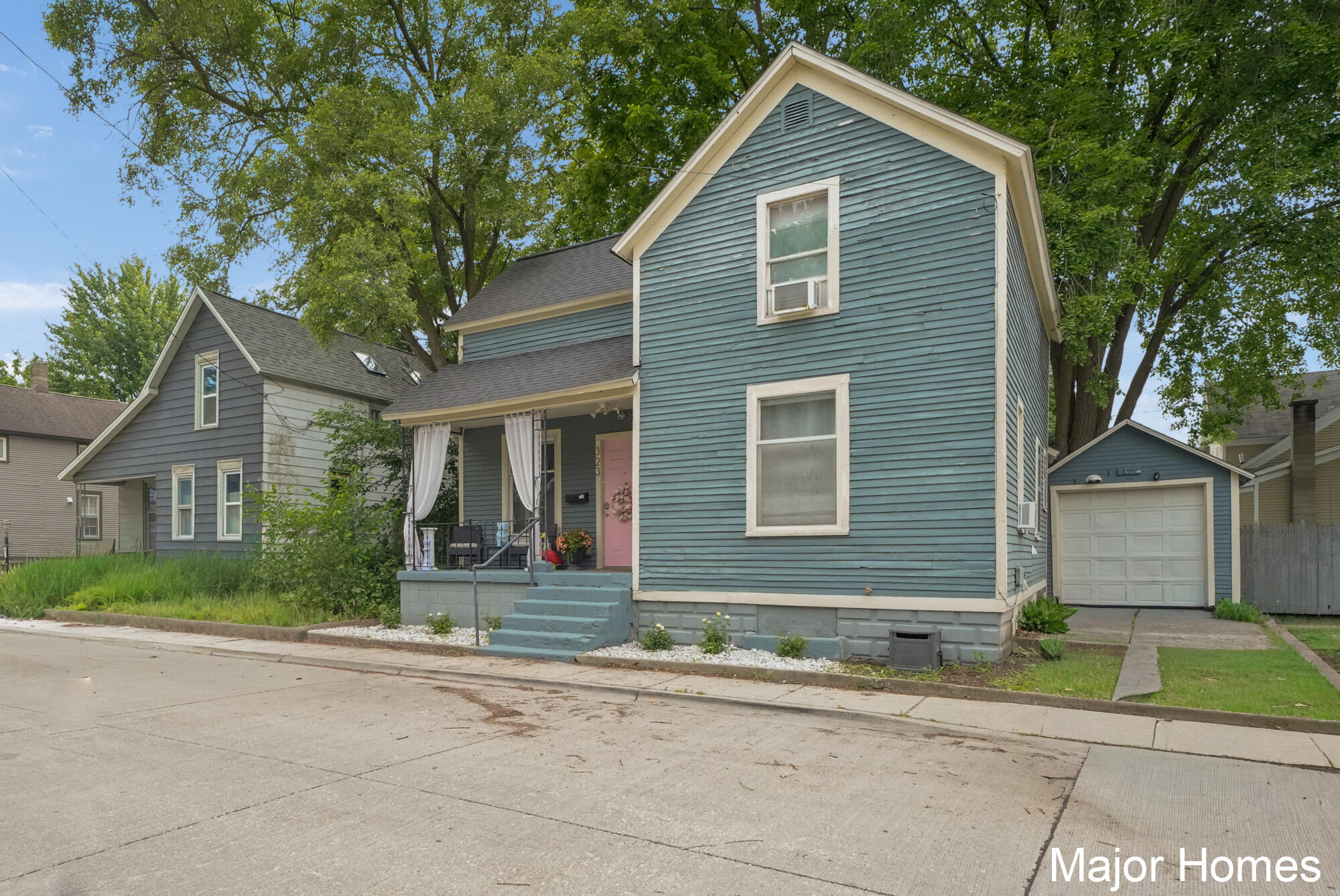 323 Robey Place SE Grand Rapids MI 49506