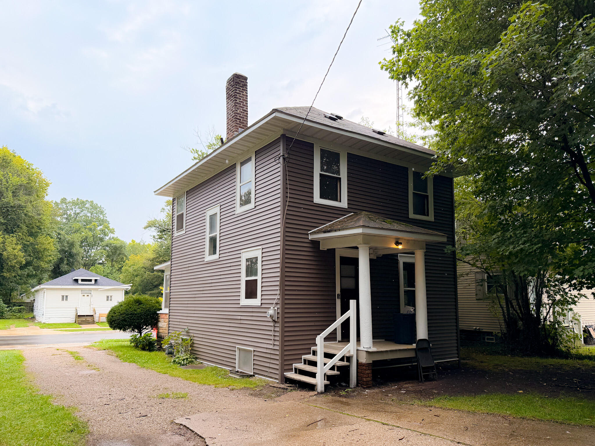 781 E High Street Benton Harbor MI 49022