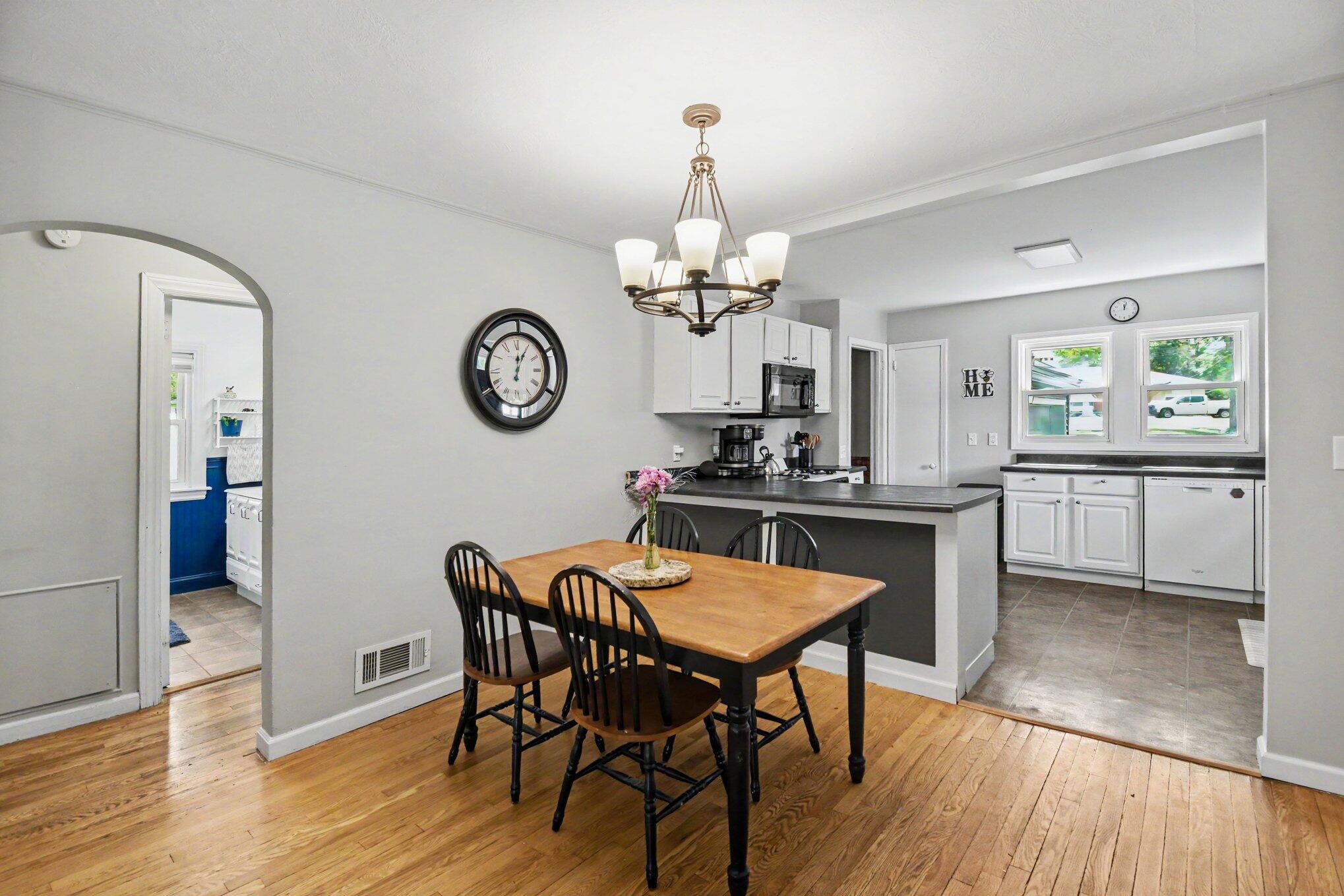 2005 Brandon Drive NW Grand Rapids MI 49504
