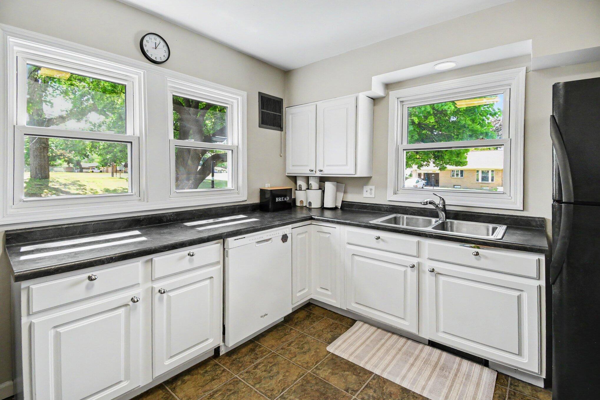 2005 Brandon Drive NW Grand Rapids MI 49504
