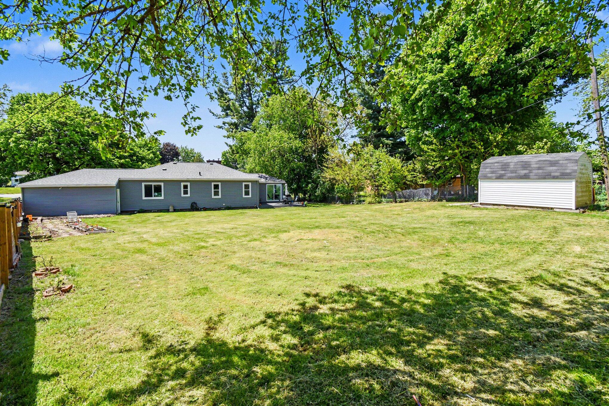 2005 Brandon Drive NW Grand Rapids MI 49504