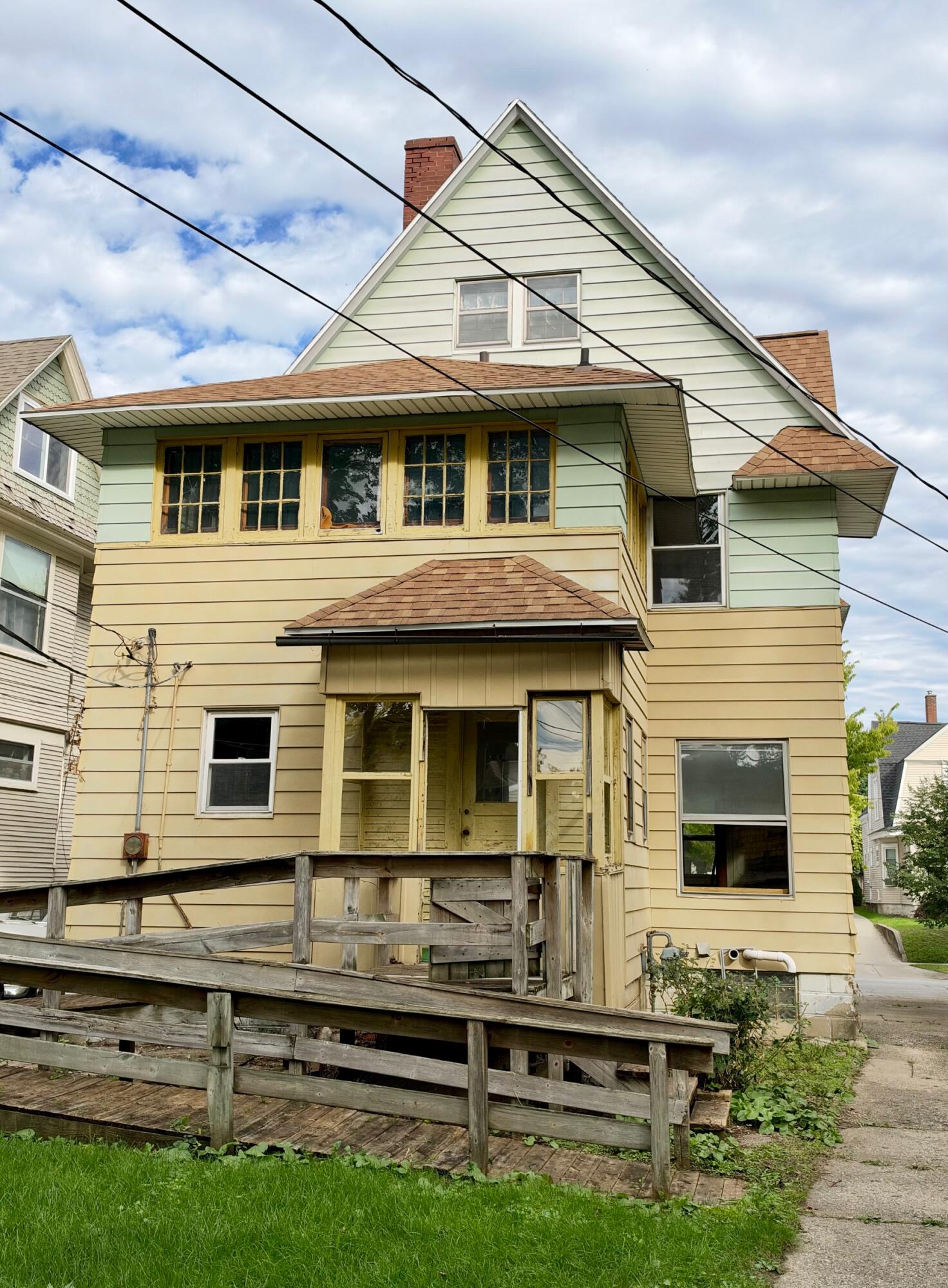 735 College Avenue SE Grand Rapids MI 49503