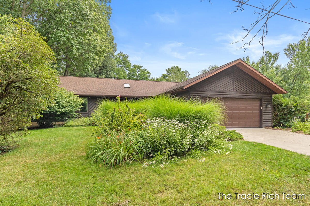 128 Collindale Avenue NW Grand Rapids MI 49504