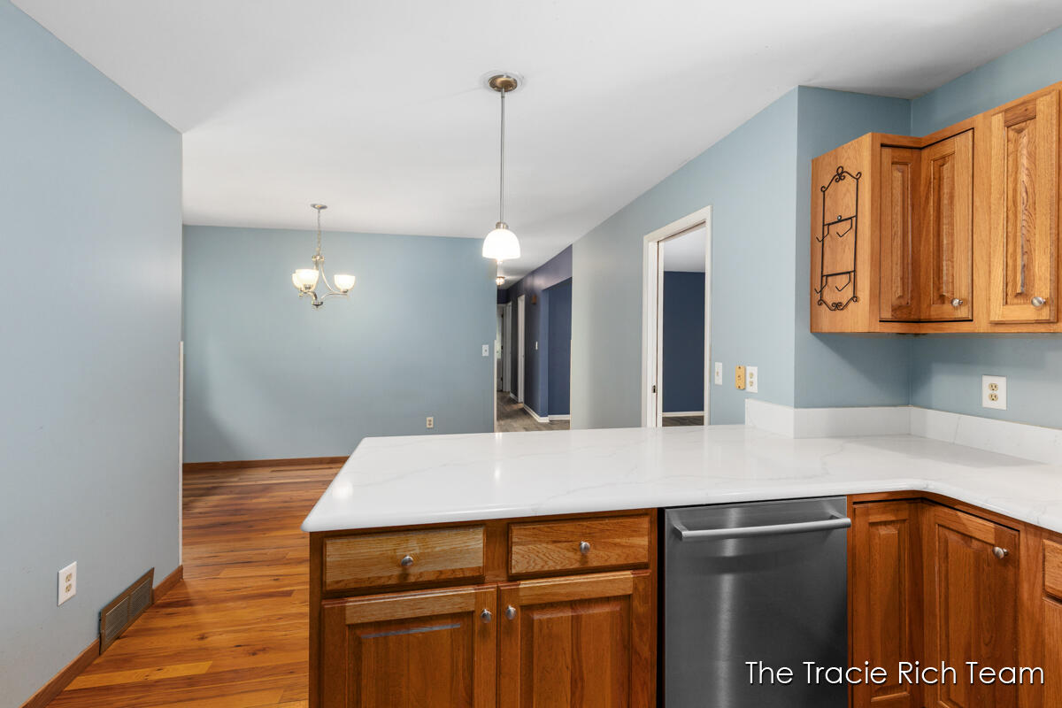 128 Collindale Avenue NW Grand Rapids MI 49504