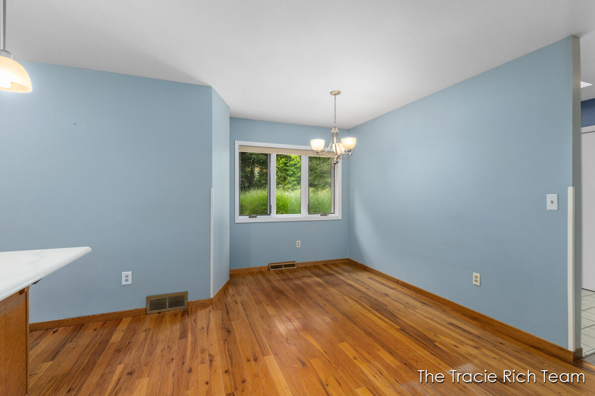 128 Collindale Avenue NW Grand Rapids MI 49504