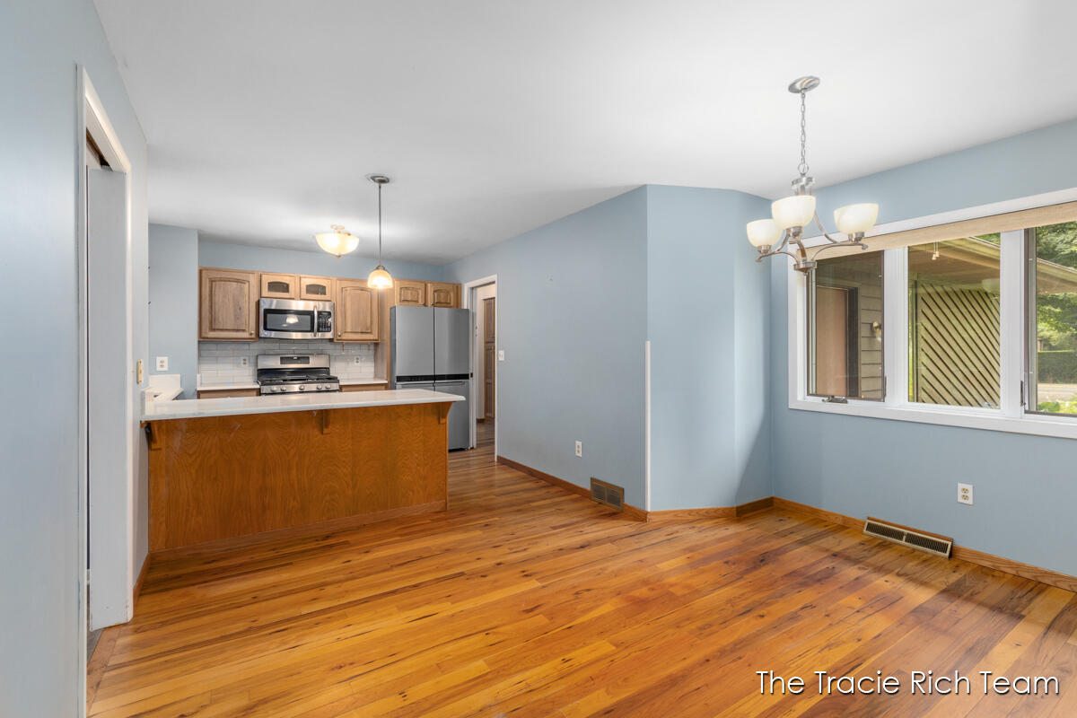128 Collindale Avenue NW Grand Rapids MI 49504