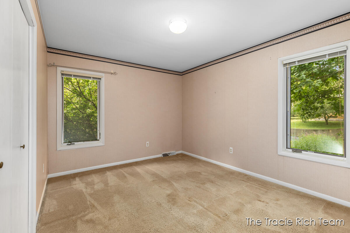 128 Collindale Avenue NW Grand Rapids MI 49504