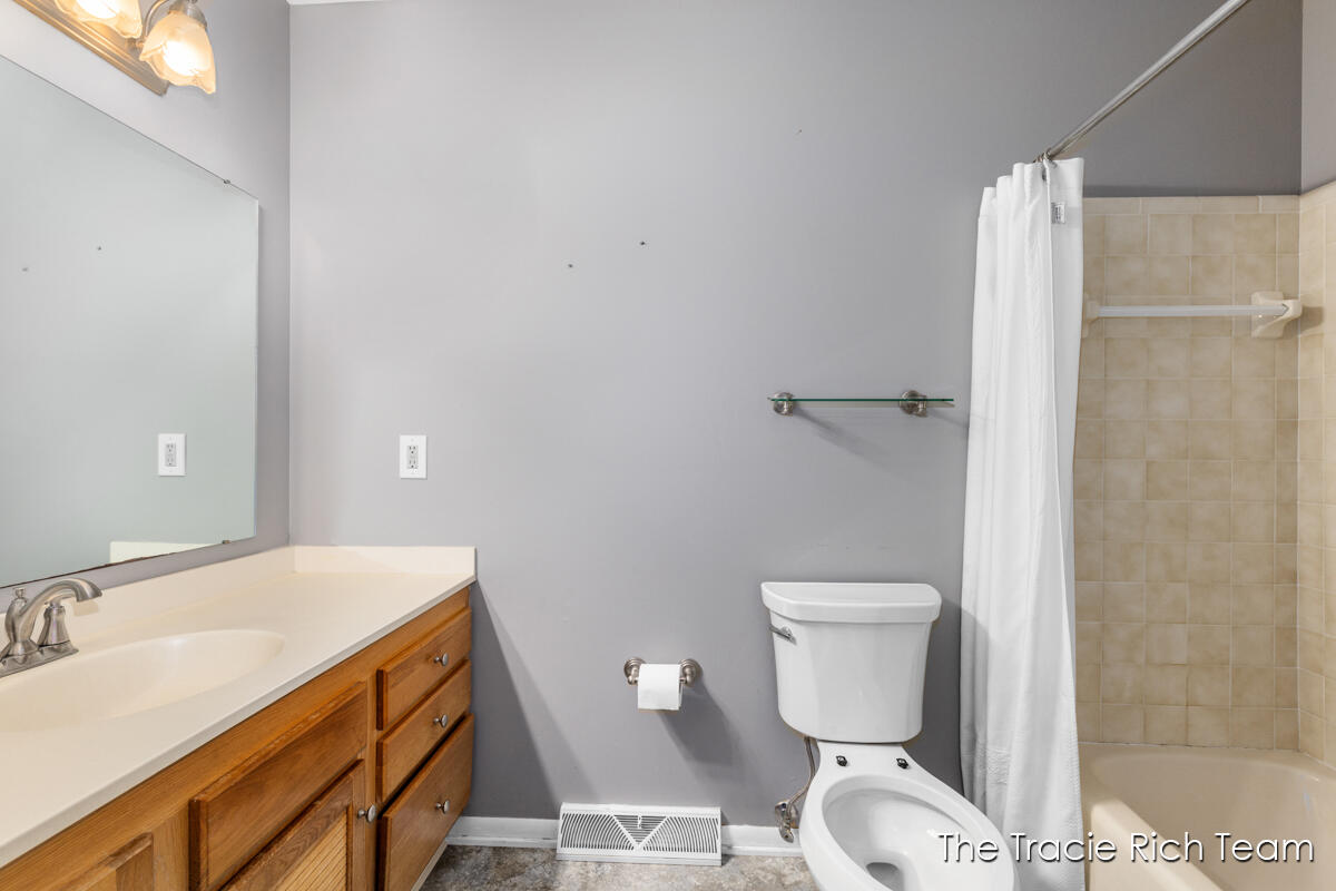 128 Collindale Avenue NW Grand Rapids MI 49504