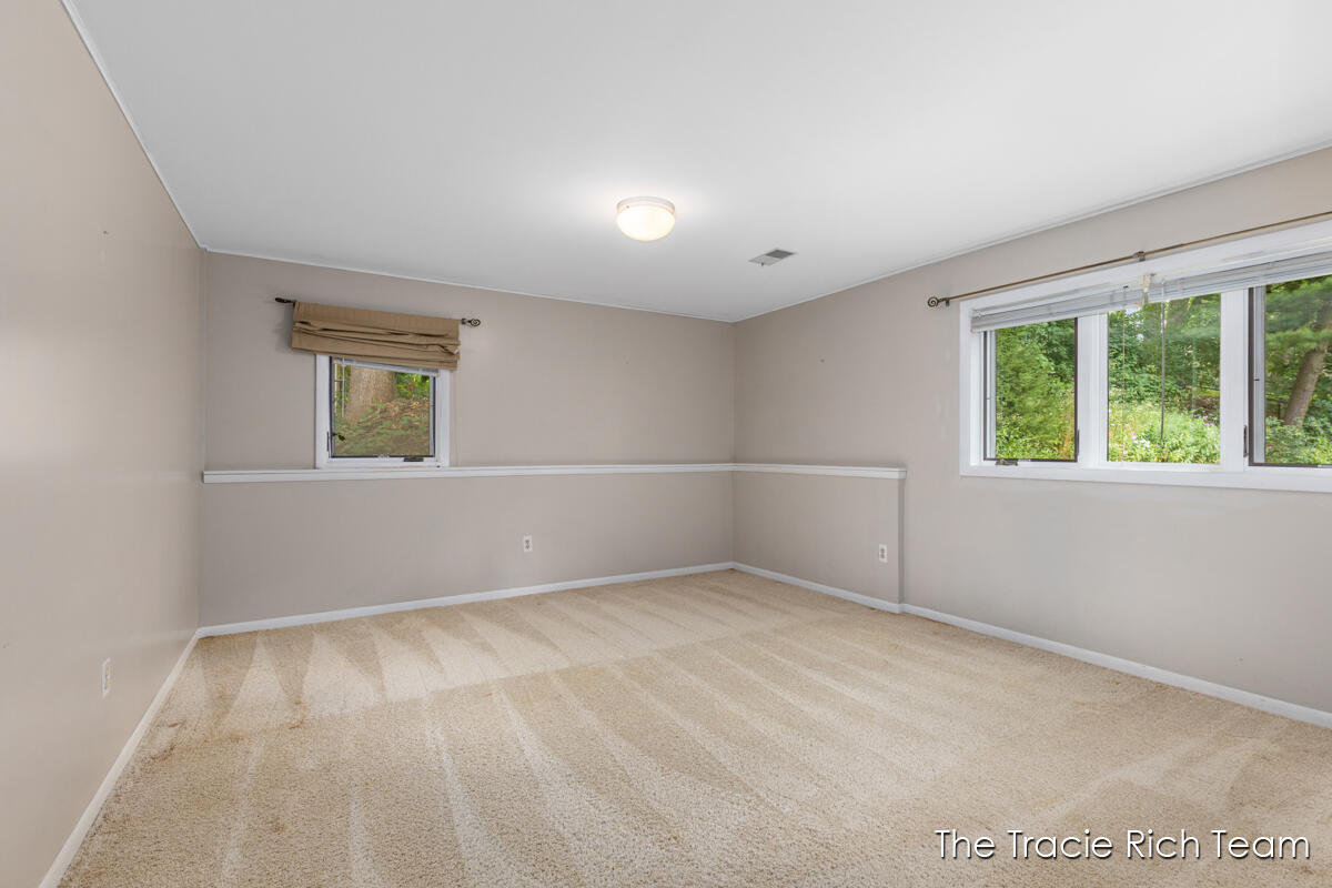 128 Collindale Avenue NW Grand Rapids MI 49504