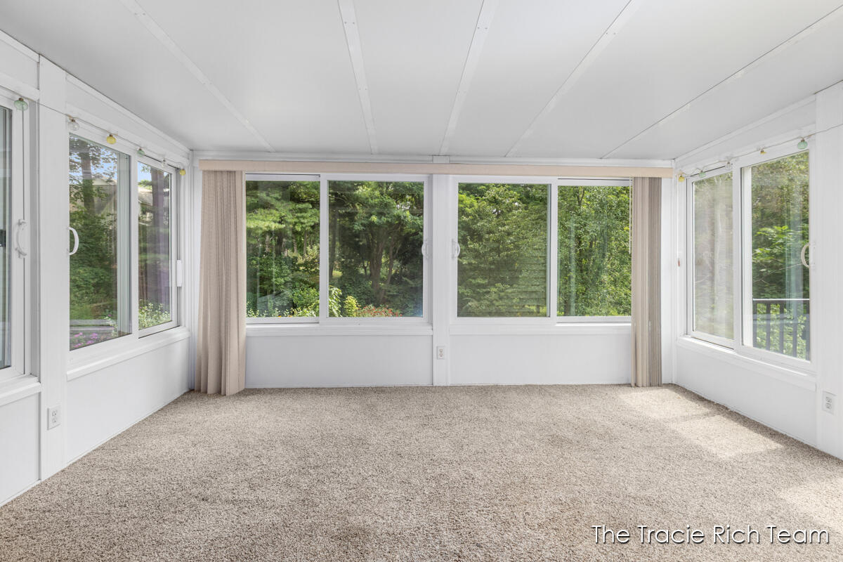 128 Collindale Avenue NW Grand Rapids MI 49504