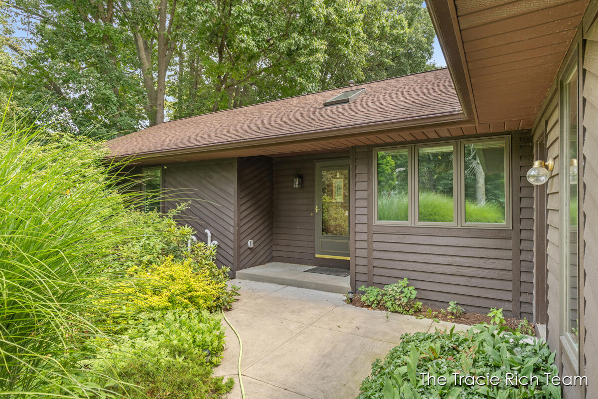 128 Collindale Avenue NW Grand Rapids MI 49504
