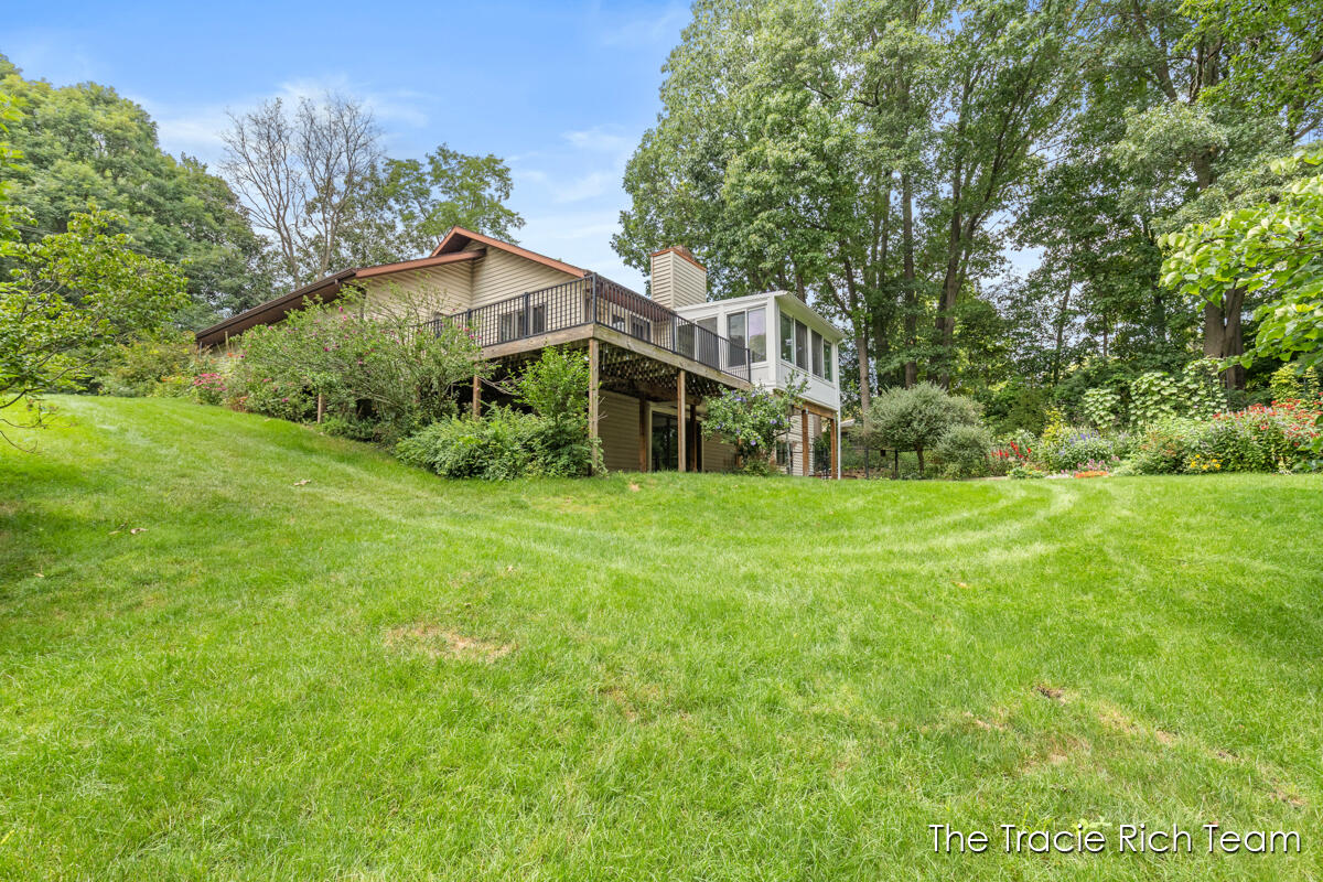 128 Collindale Avenue NW Grand Rapids MI 49504