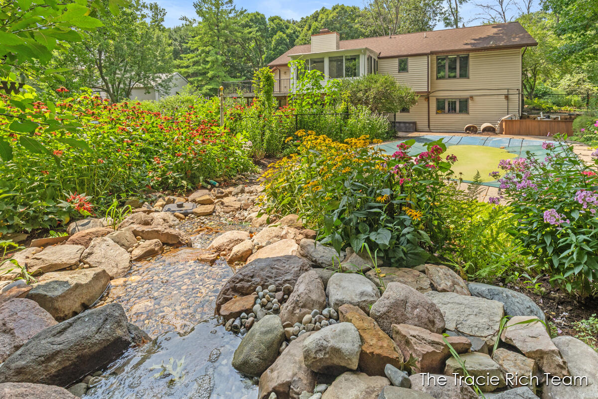 128 Collindale Avenue NW Grand Rapids MI 49504