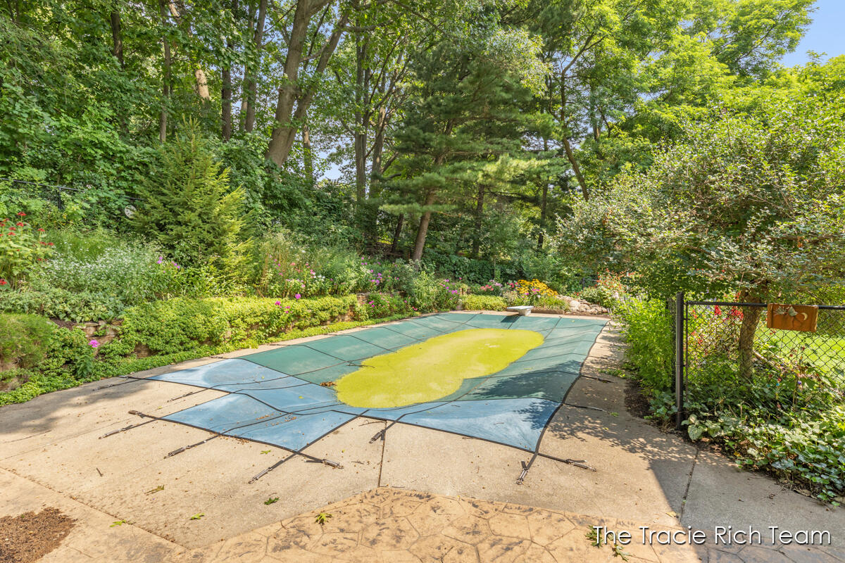 128 Collindale Avenue NW Grand Rapids MI 49504