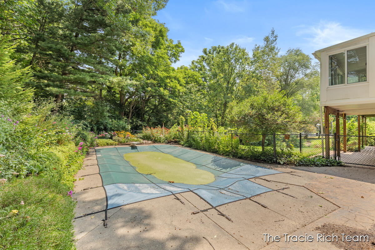 128 Collindale Avenue NW Grand Rapids MI 49504