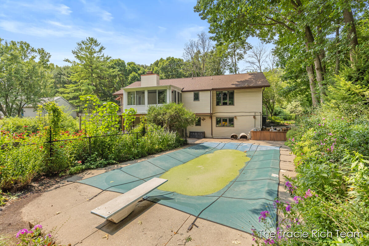 128 Collindale Avenue NW Grand Rapids MI 49504