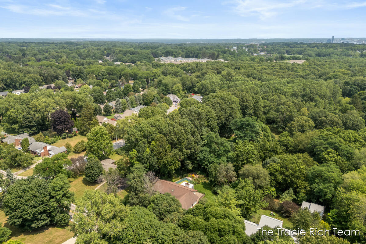 128 Collindale Avenue NW Grand Rapids MI 49504
