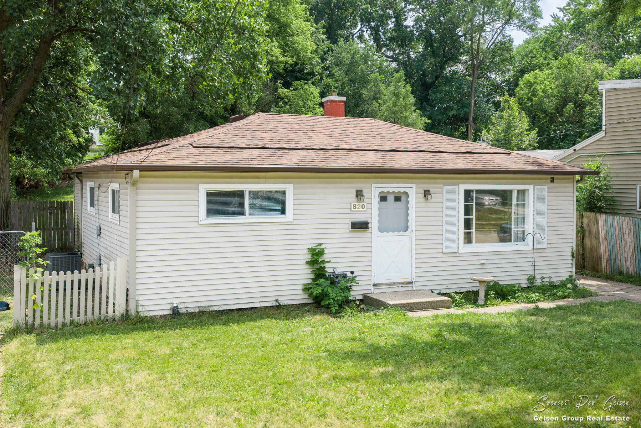 820 Woolsey Drive SW Grand Rapids MI 49503