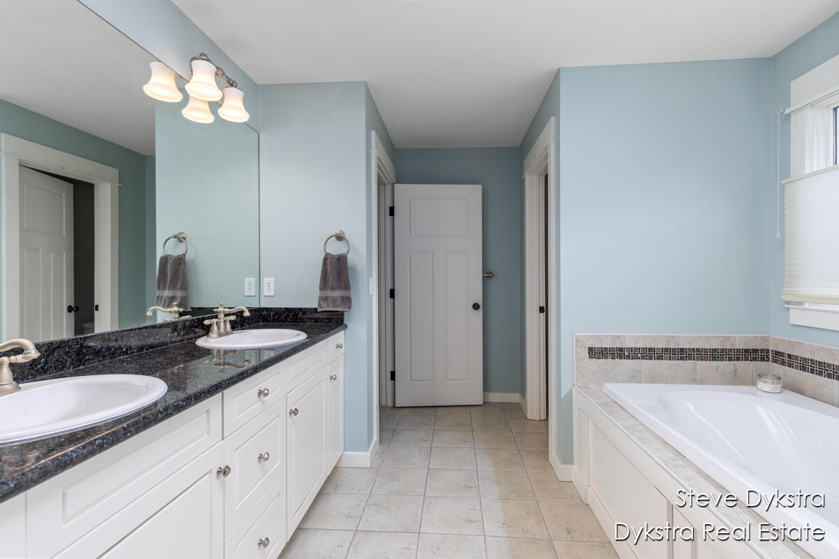 2479 Shears Crossing Court NE Grand Rapids MI 49525