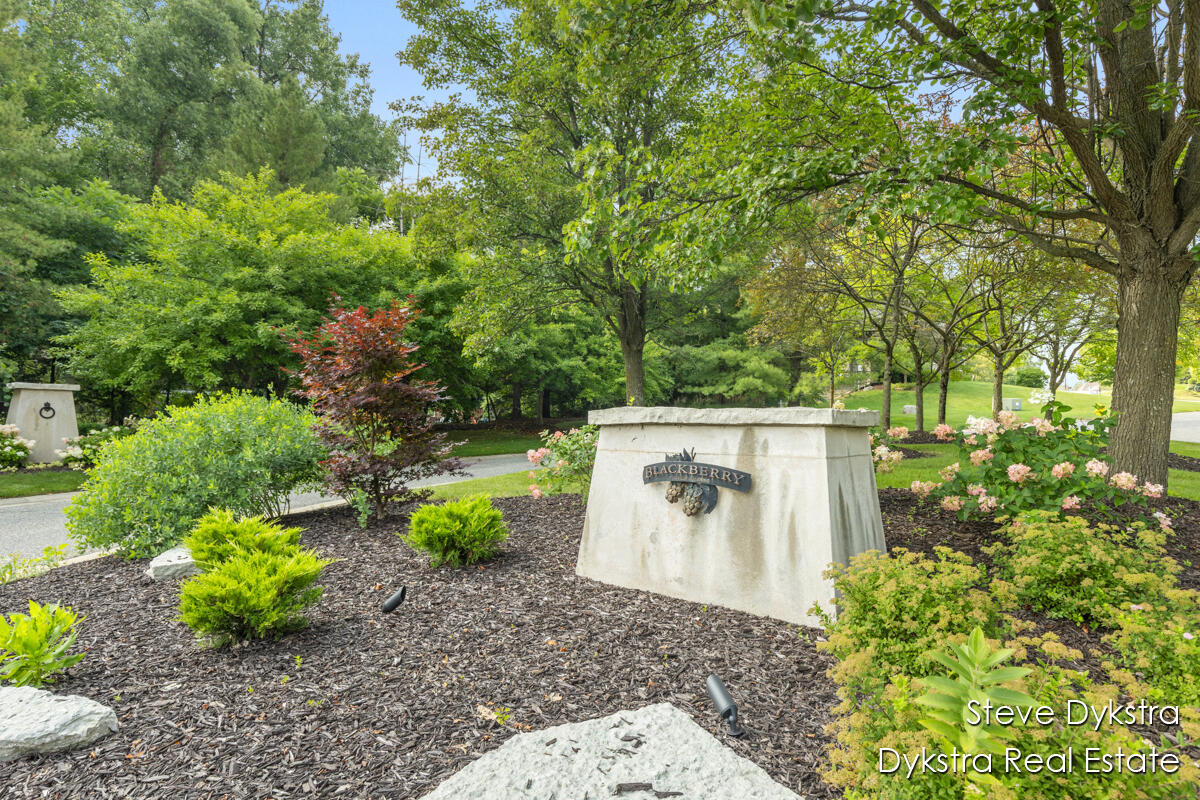 2479 Shears Crossing Court NE Grand Rapids MI 49525