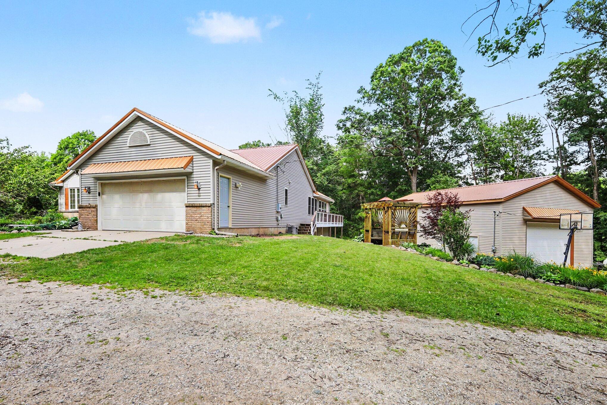 3155 11 Mile Road NE Rockford MI 49341