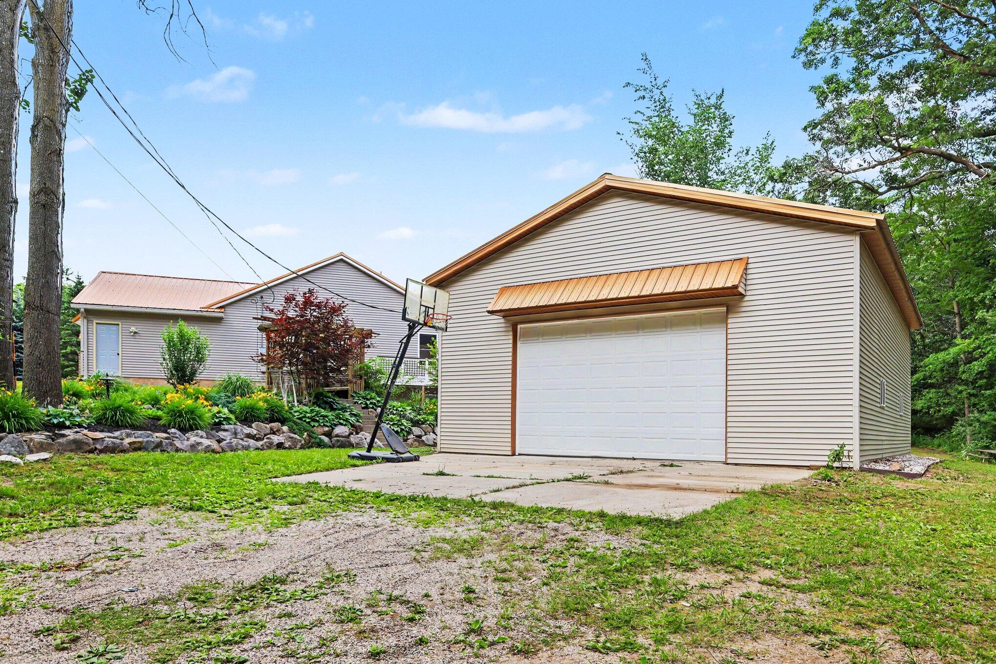 3155 11 Mile Road NE Rockford MI 49341