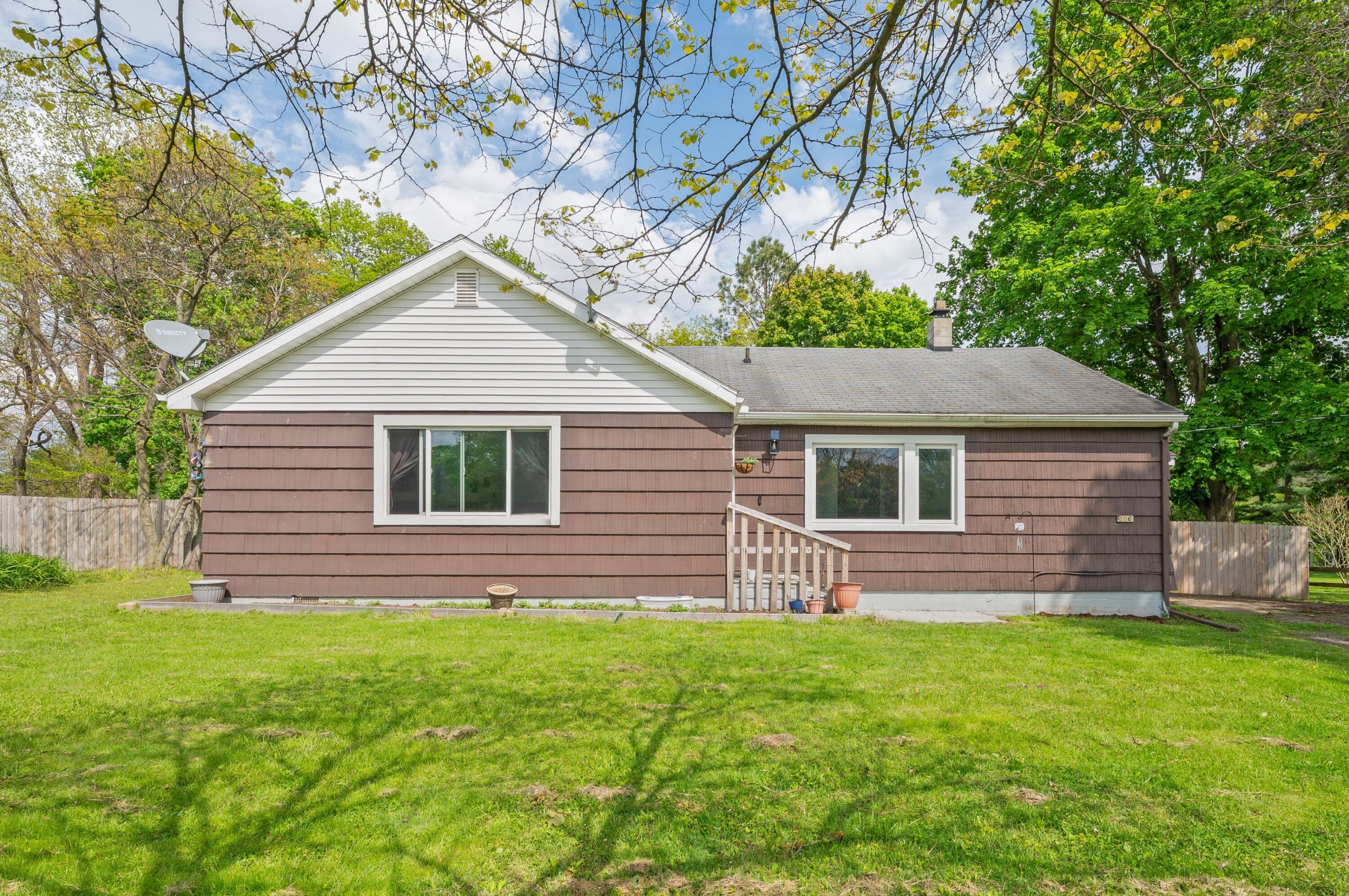 806 Enterprise Street Buchanan MI 49107