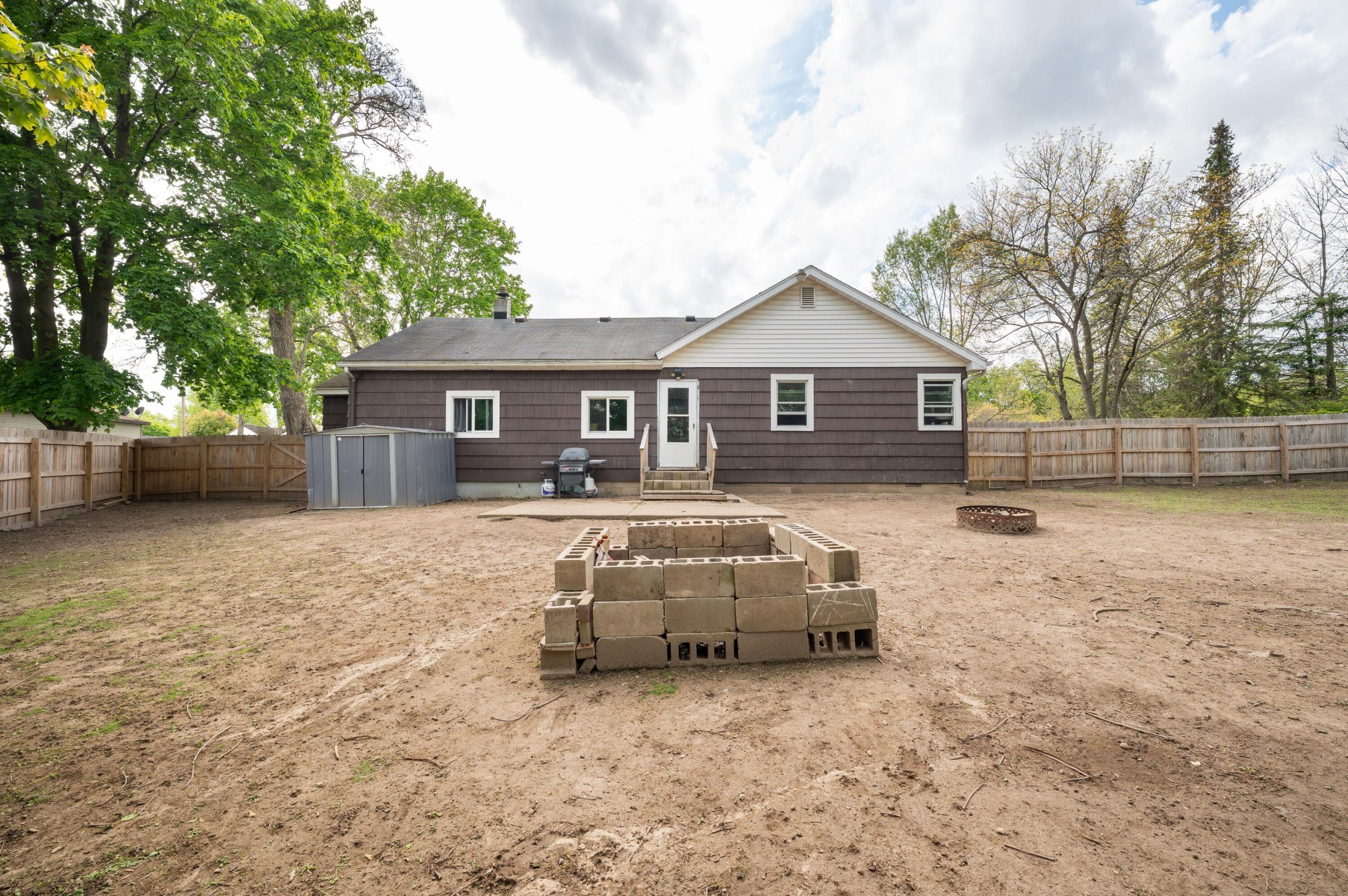 806 Enterprise Street Buchanan MI 49107