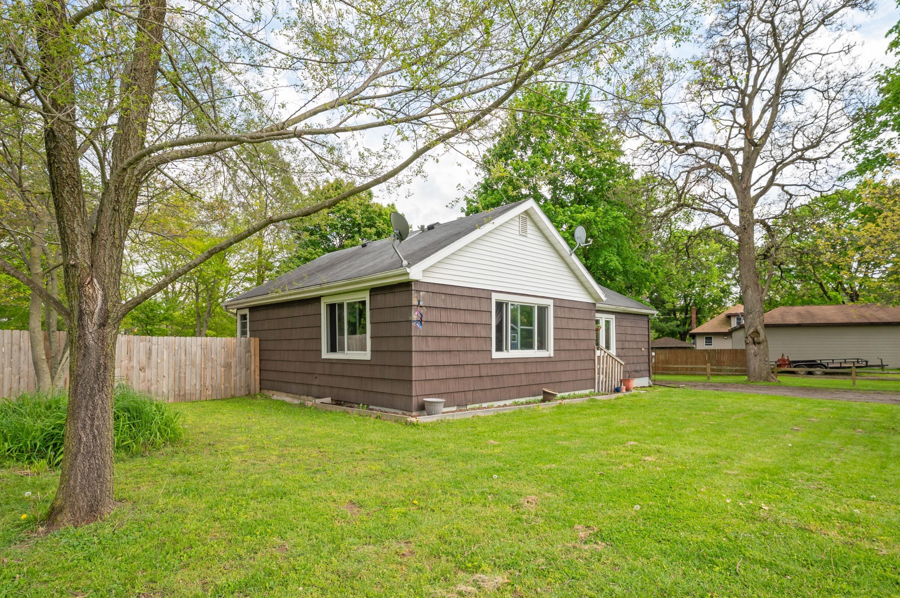 806 Enterprise Street Buchanan MI 49107