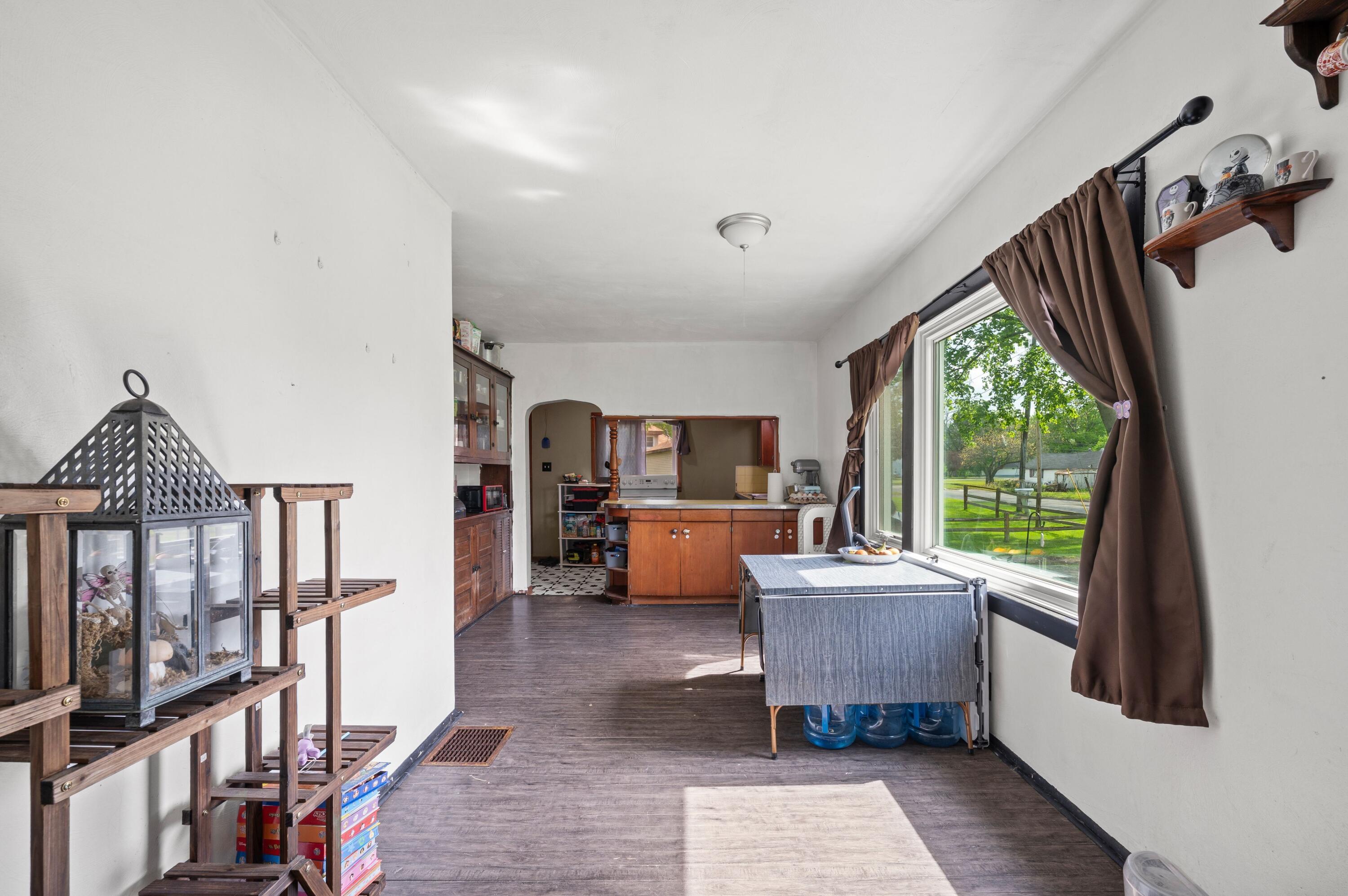 806 Enterprise Street Buchanan MI 49107