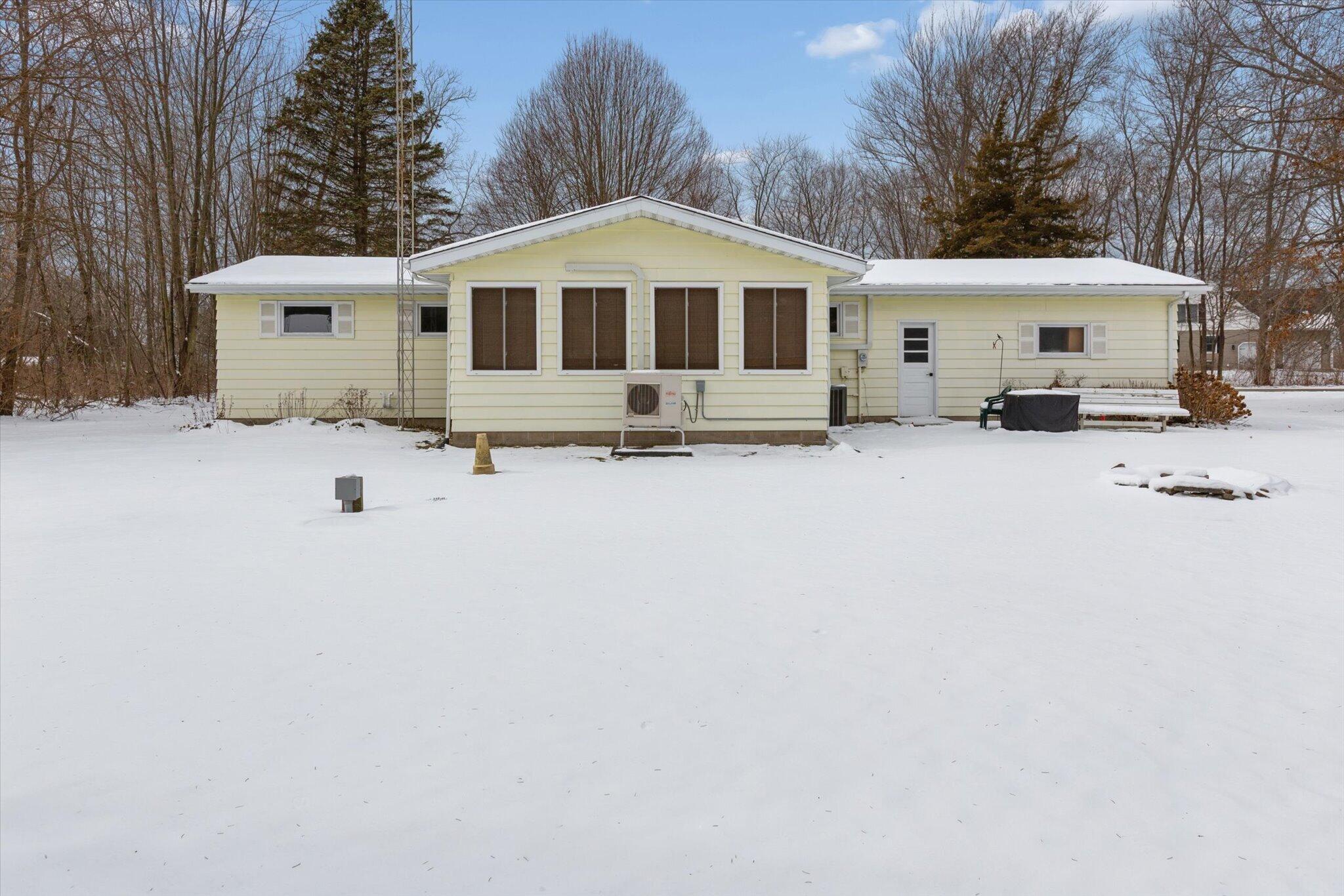 4003 Evergreen Lane Benton Harbor MI 49022
