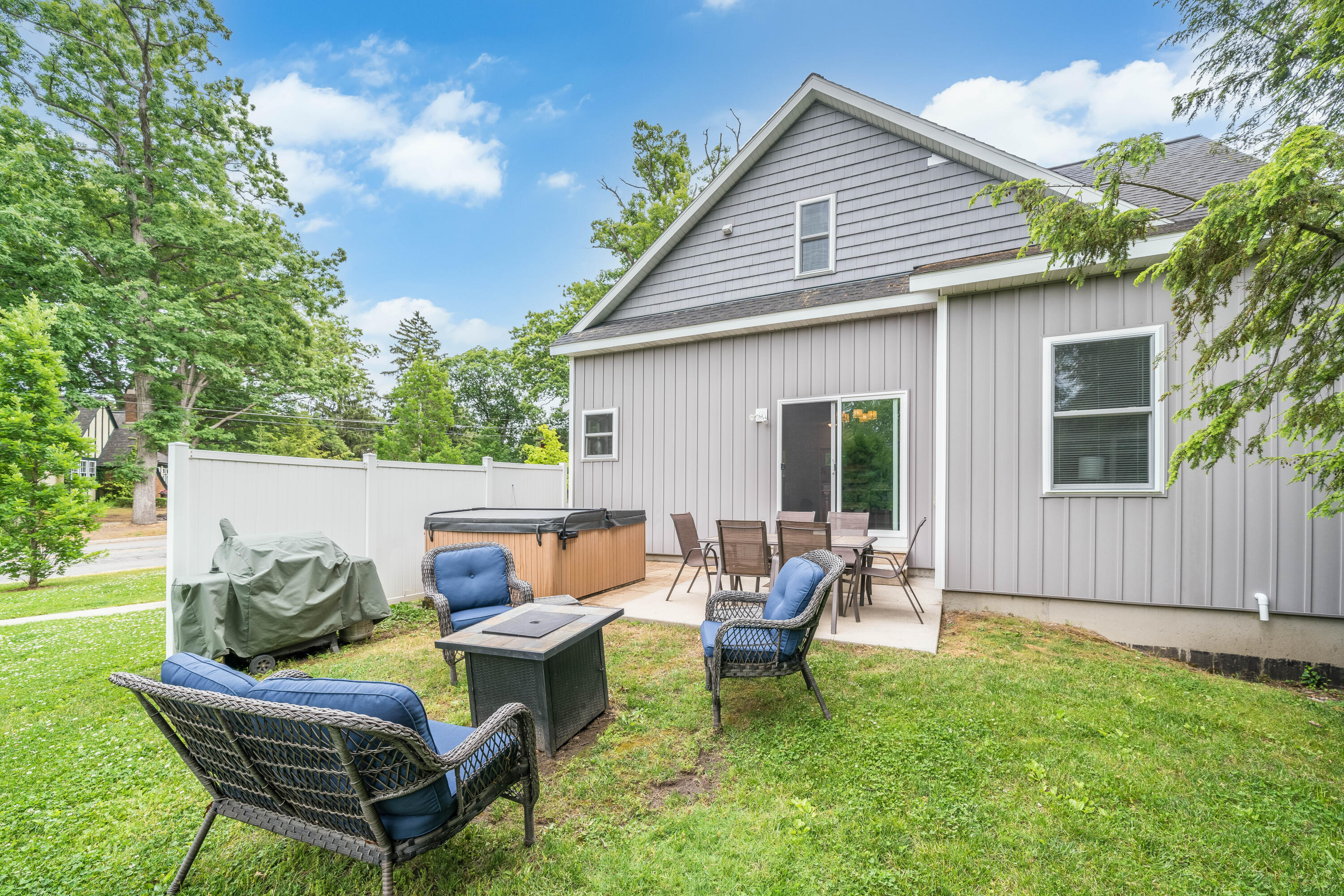 580 Mason Street Saugatuck MI 49453