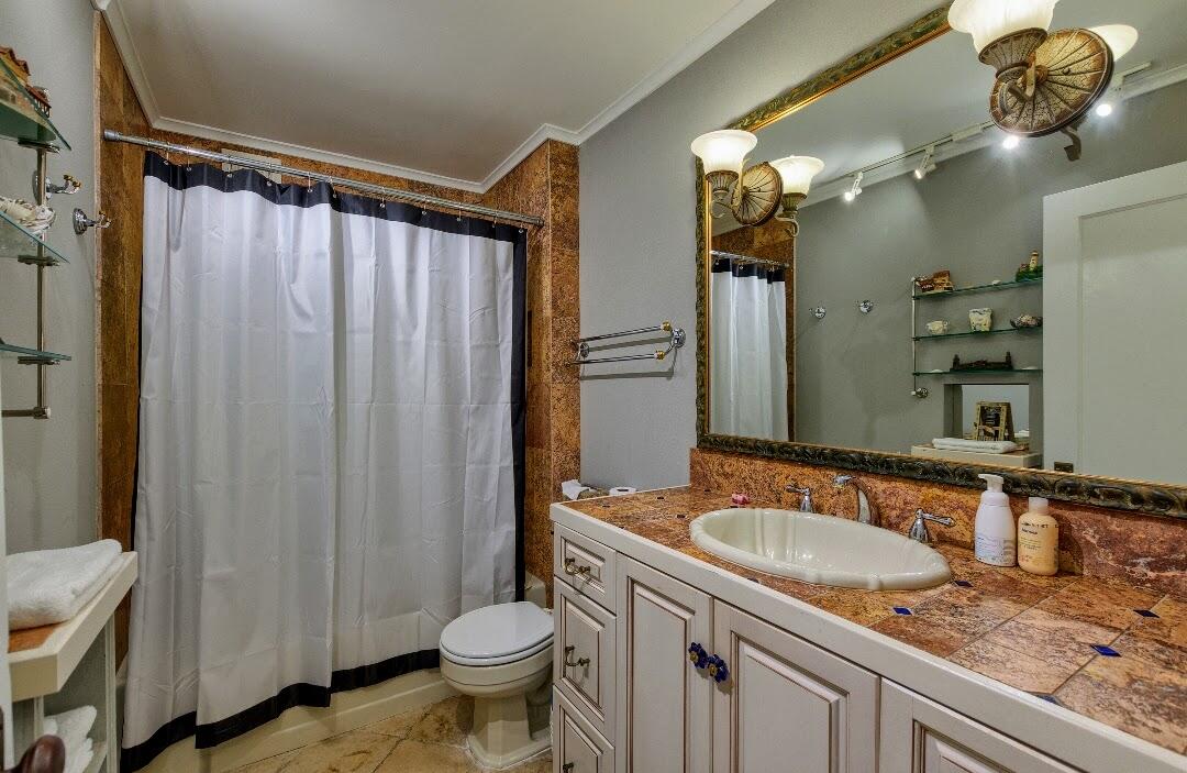 822 Allegan Street Saugatuck MI 49453