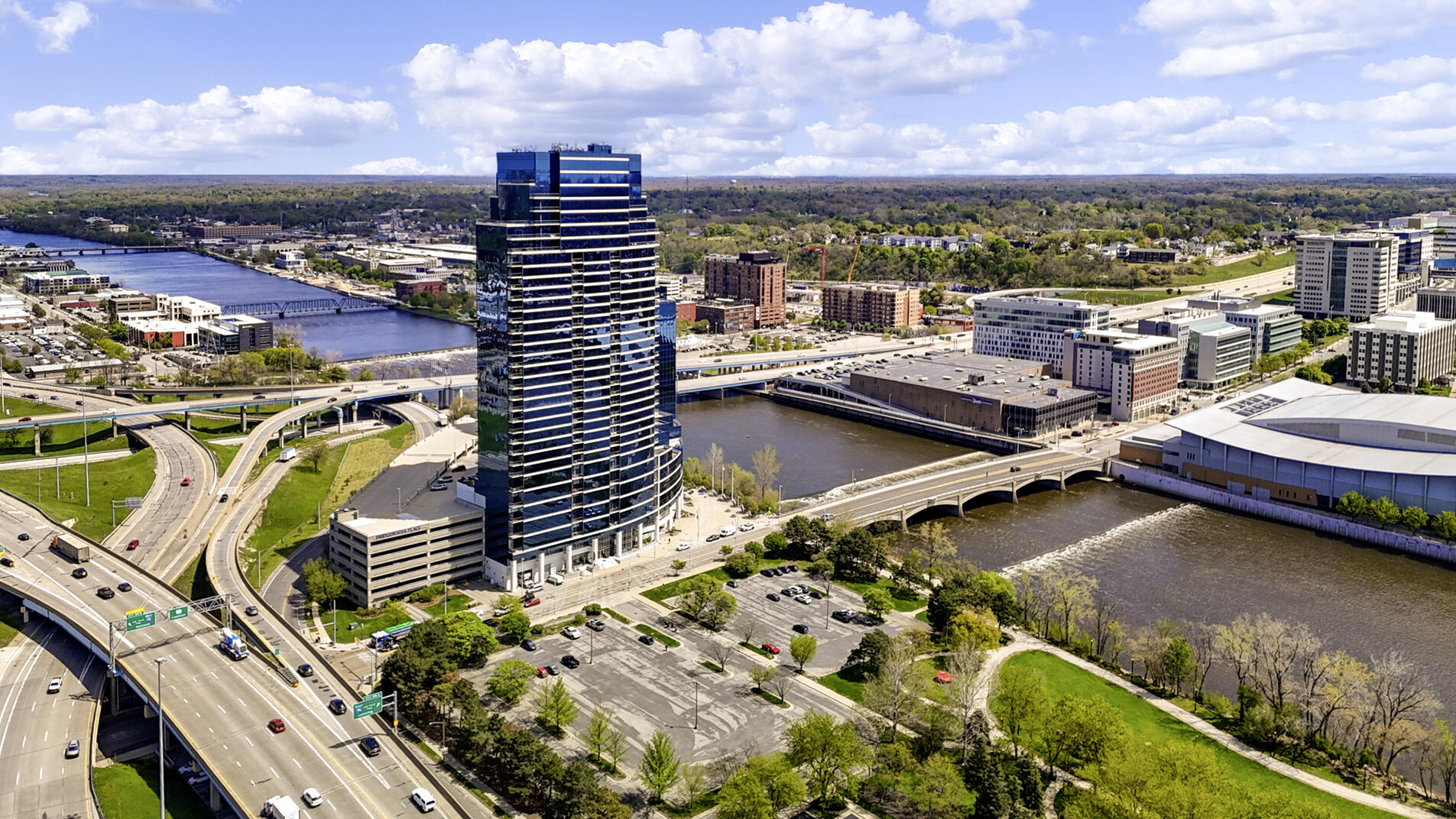 335 NW Bridge NW Grand Rapids MI 49504