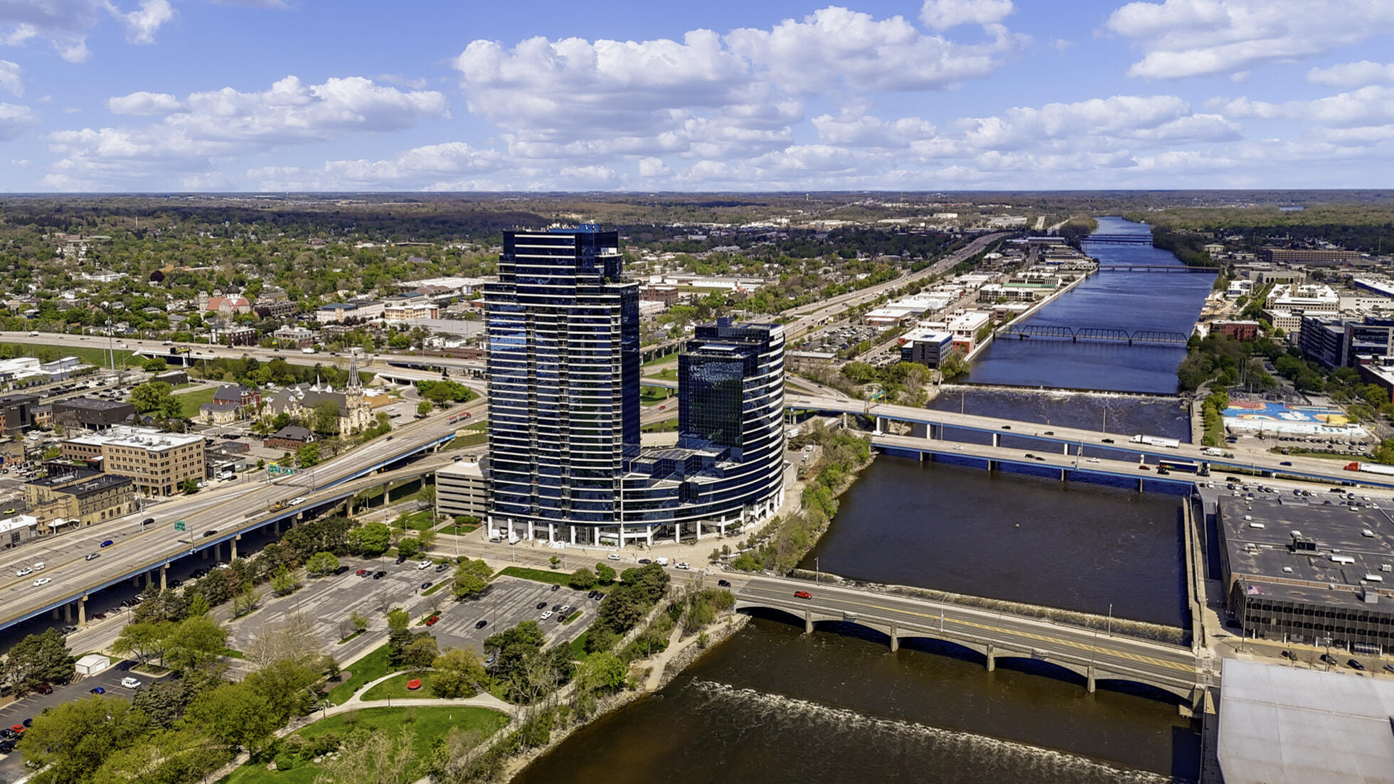335 NW Bridge NW Grand Rapids MI 49504