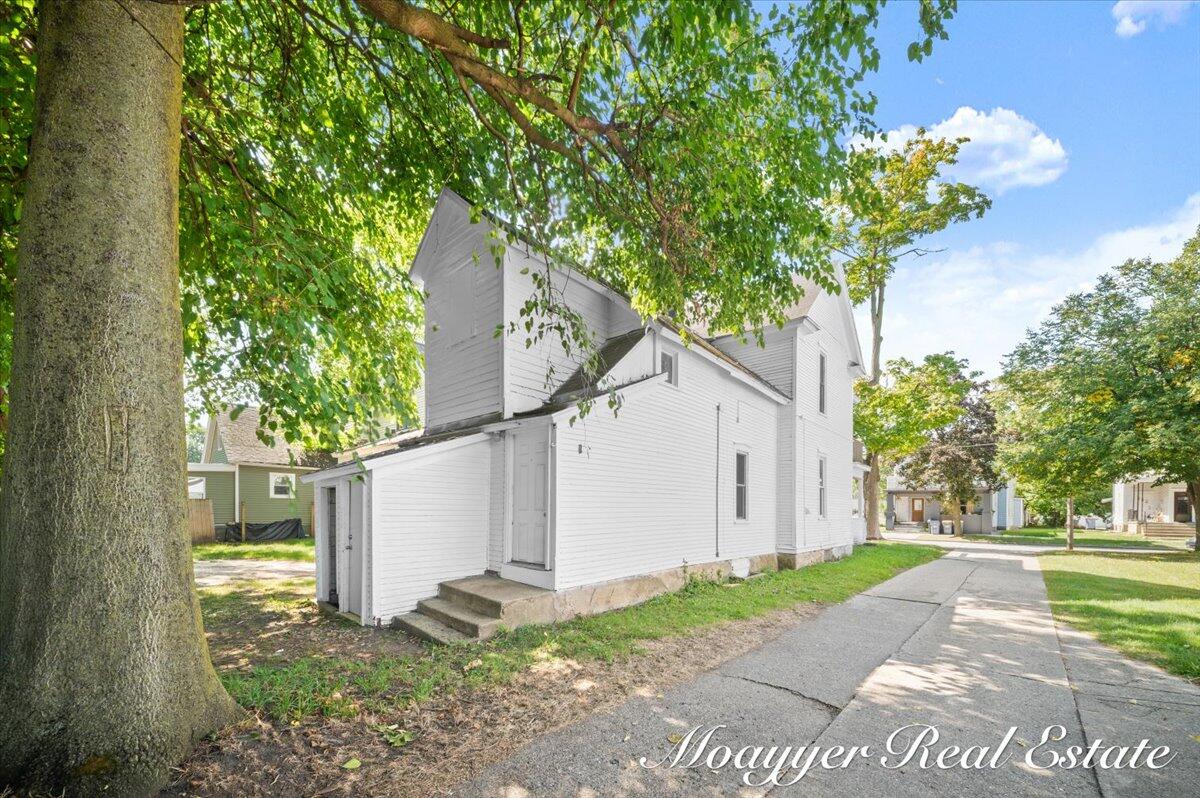 1108 Muskegon Avenue NW Grand Rapids MI 49504
