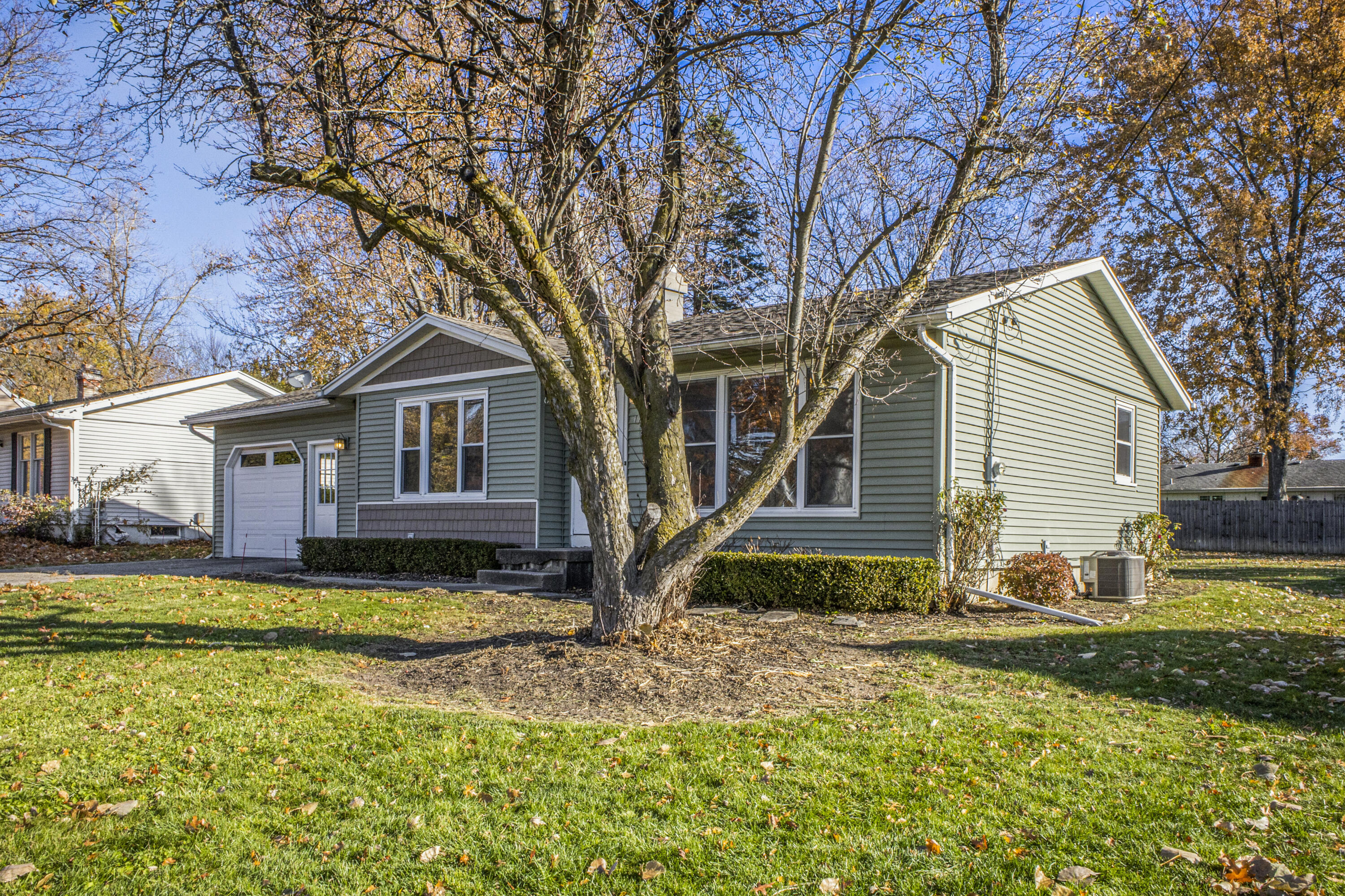 Grand Rapids MI, 1760 Woodlawn Avenue SE