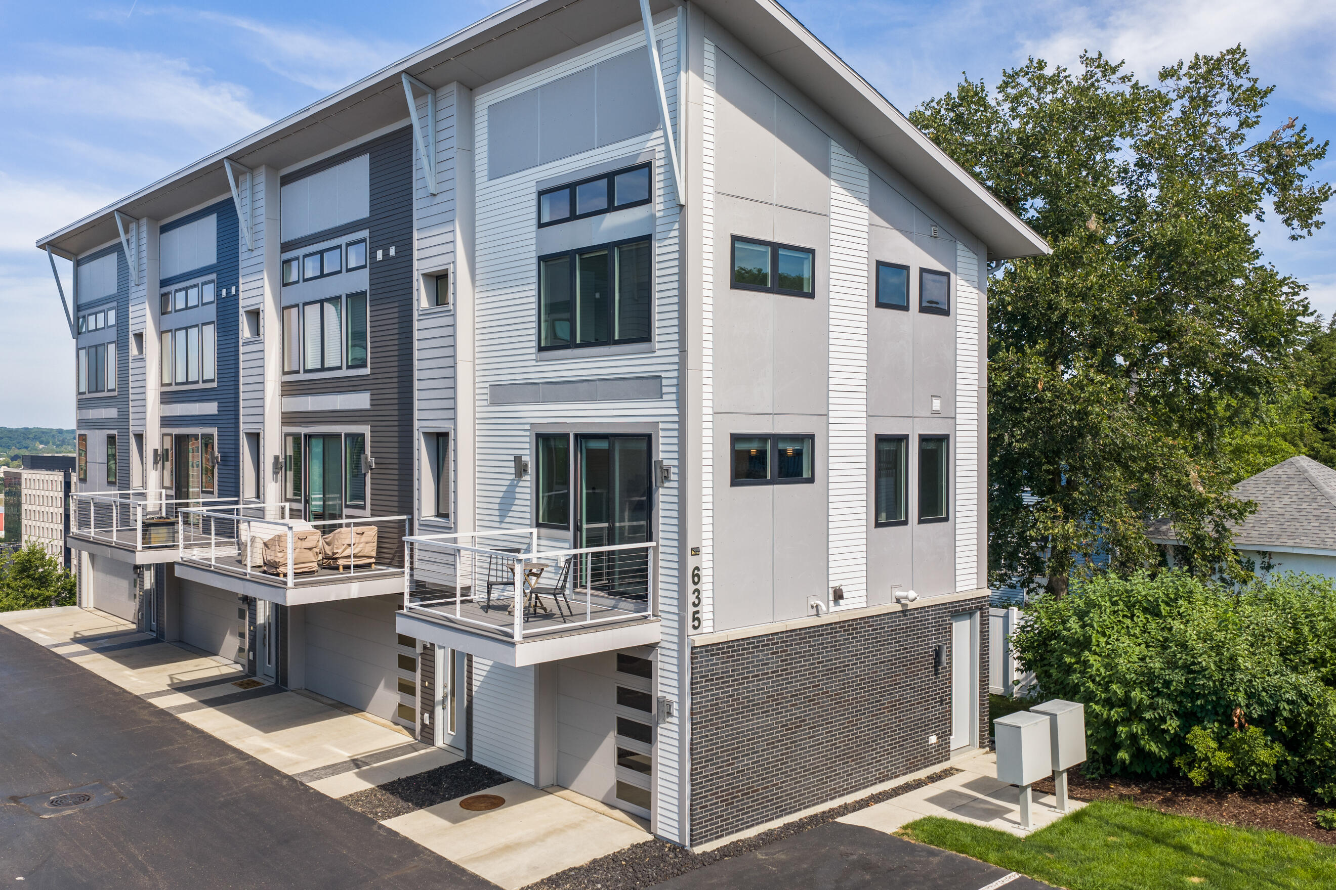 635 Fairview Avenue NE Grand Rapids MI 49503