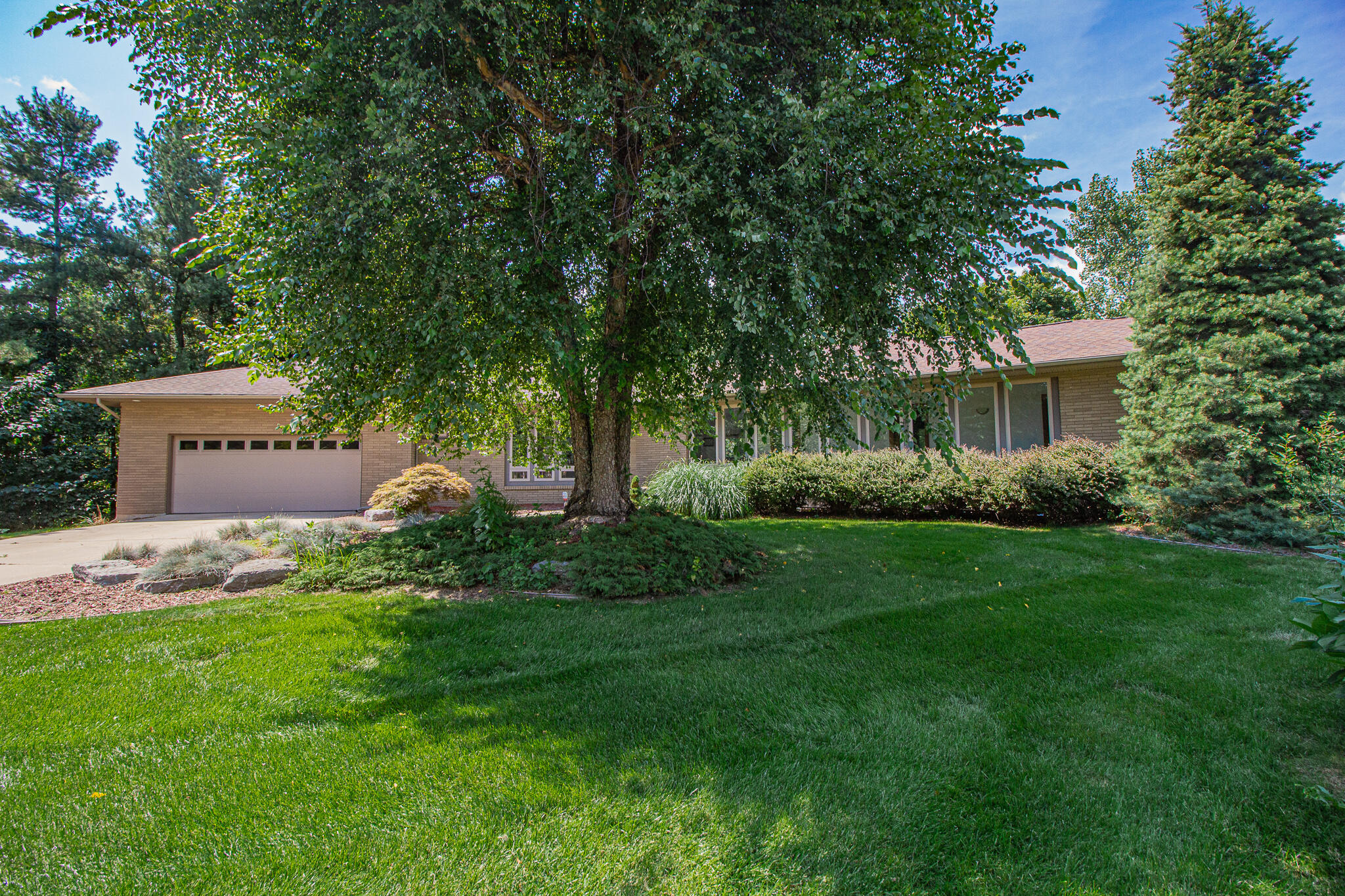 305 Jodie Court NW Grand Rapids MI 49534