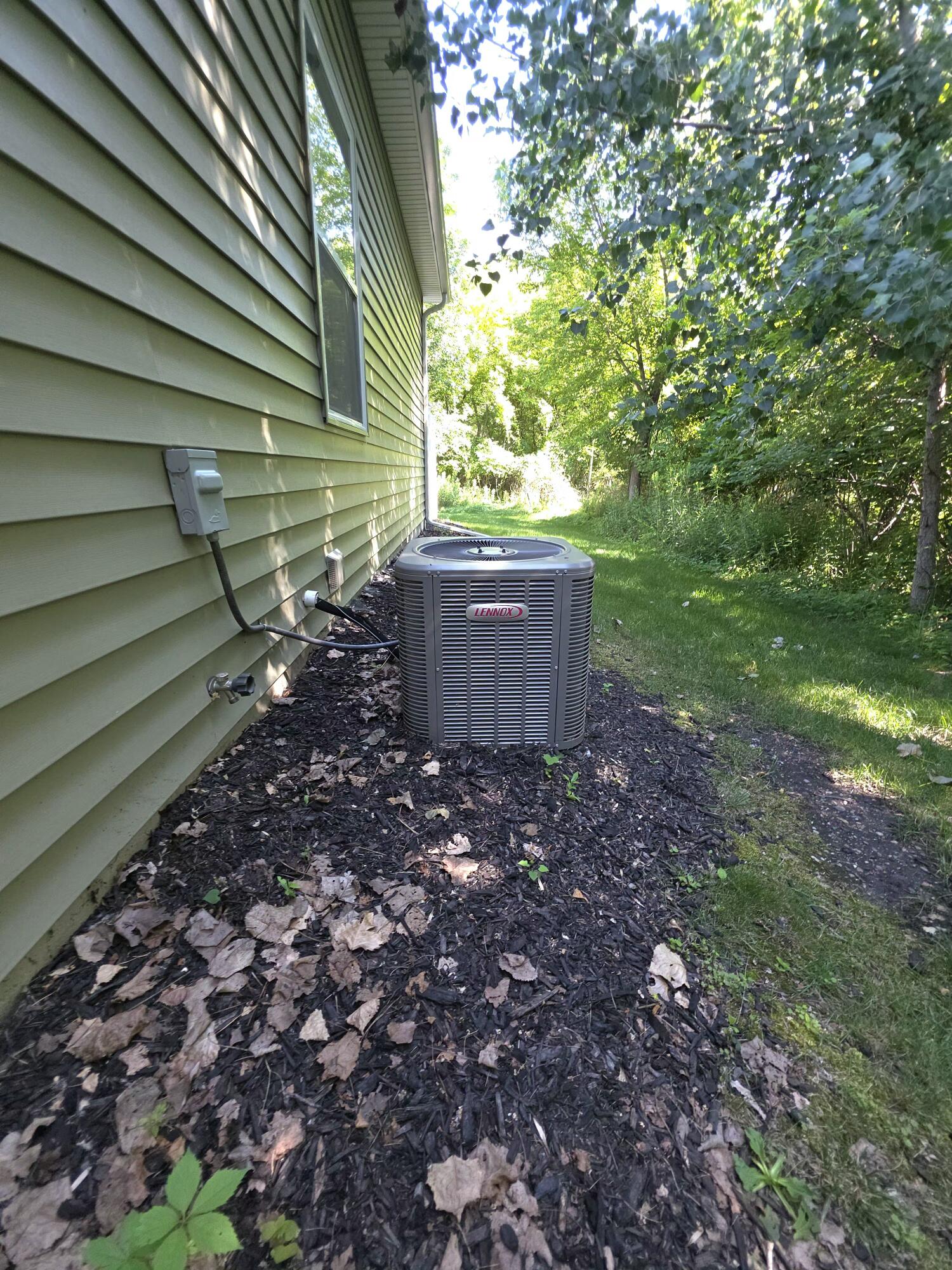 418 W Ellen Street Fenton MI 48430