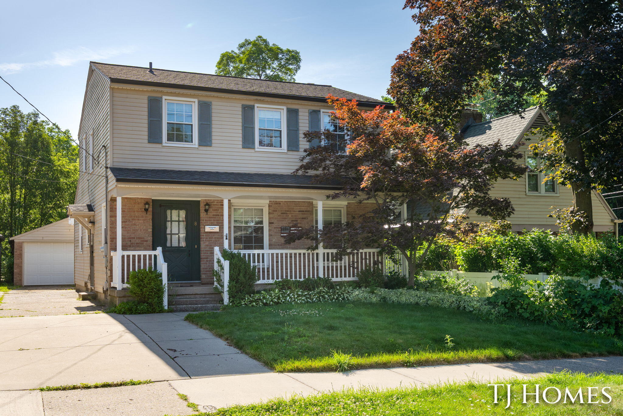 8 Wallinwood Avenue NE Grand Rapids MI 49503