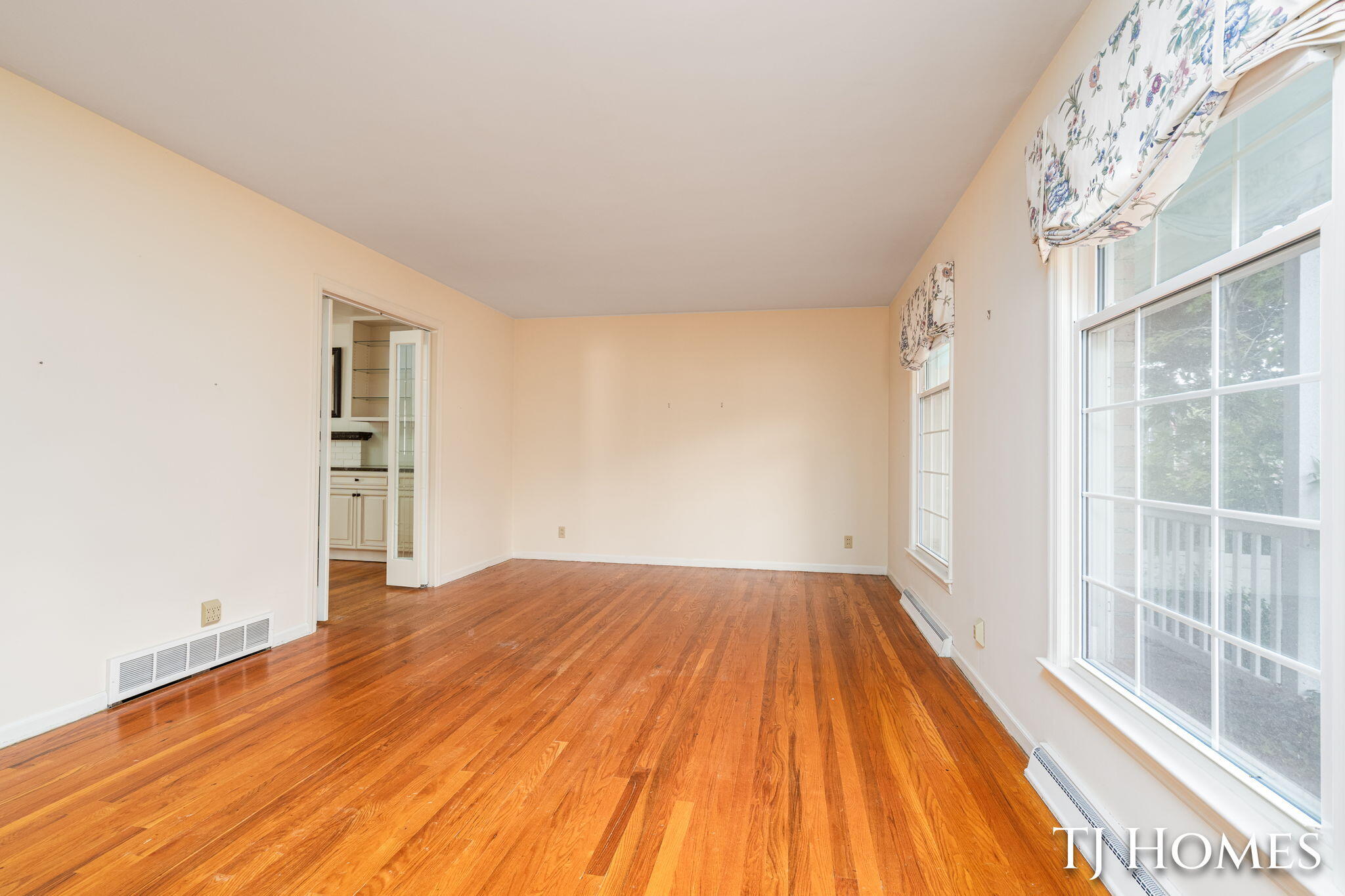 8 Wallinwood Avenue NE Grand Rapids MI 49503