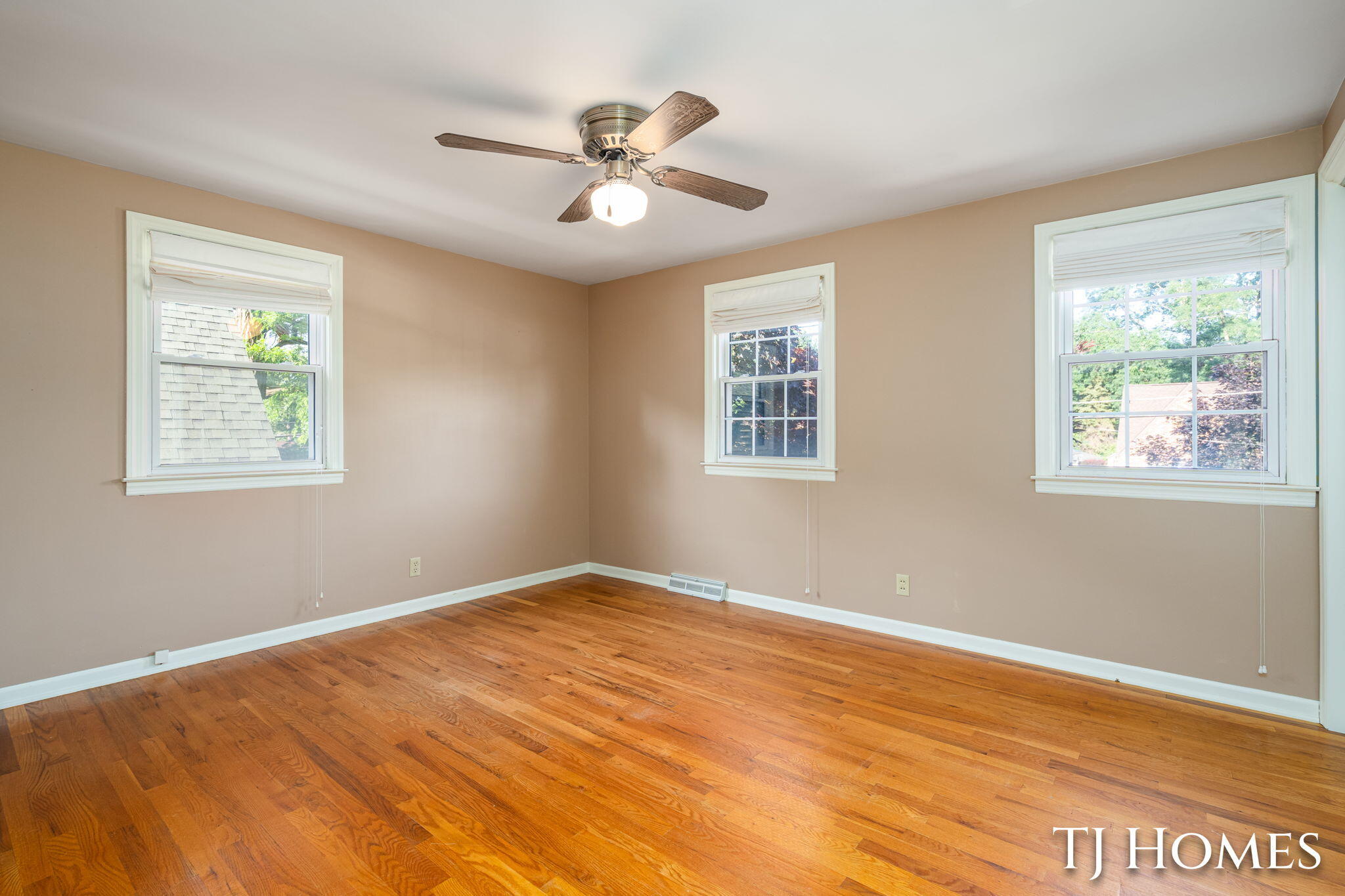 8 Wallinwood Avenue NE Grand Rapids MI 49503