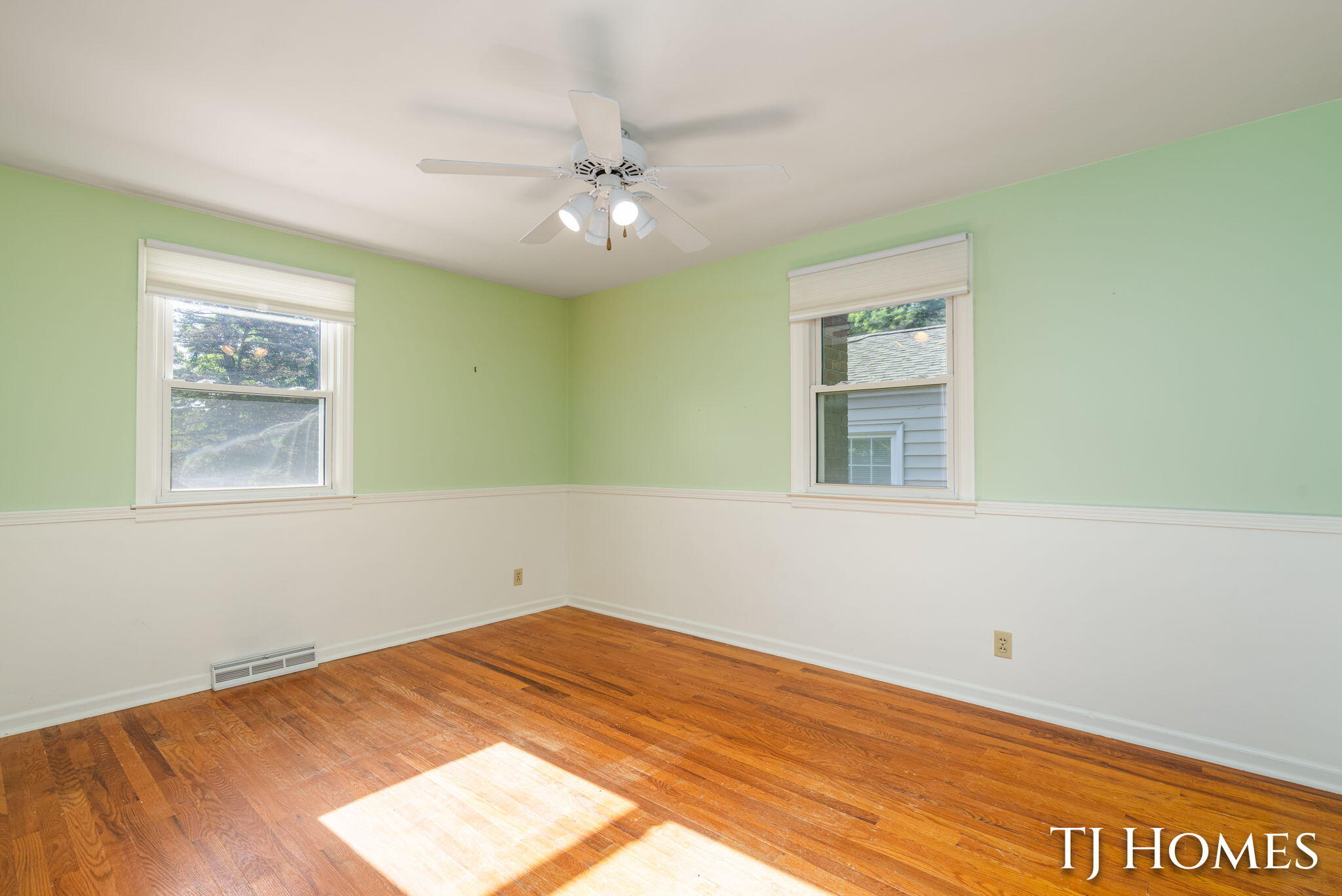8 Wallinwood Avenue NE Grand Rapids MI 49503