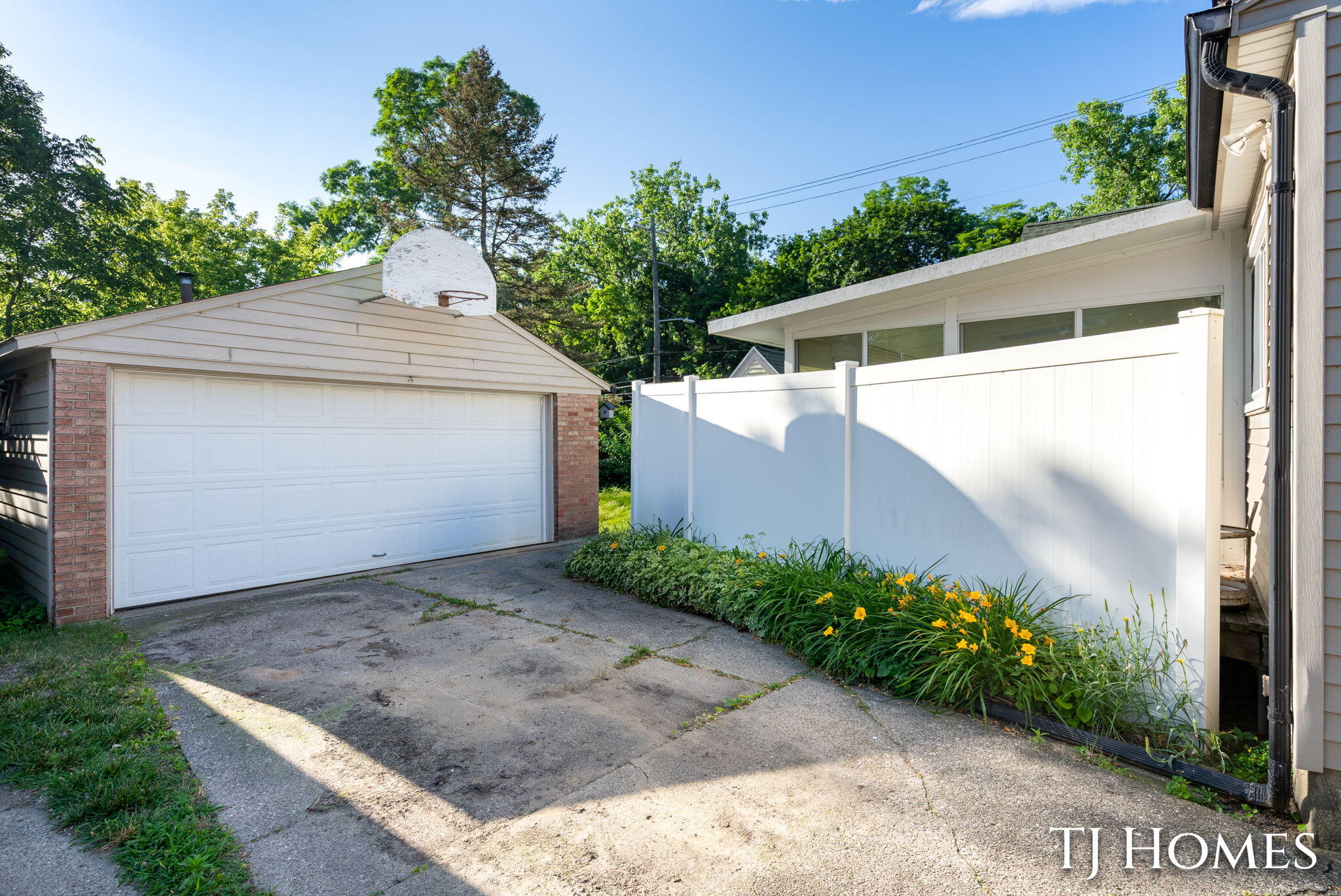 8 Wallinwood Avenue NE Grand Rapids MI 49503