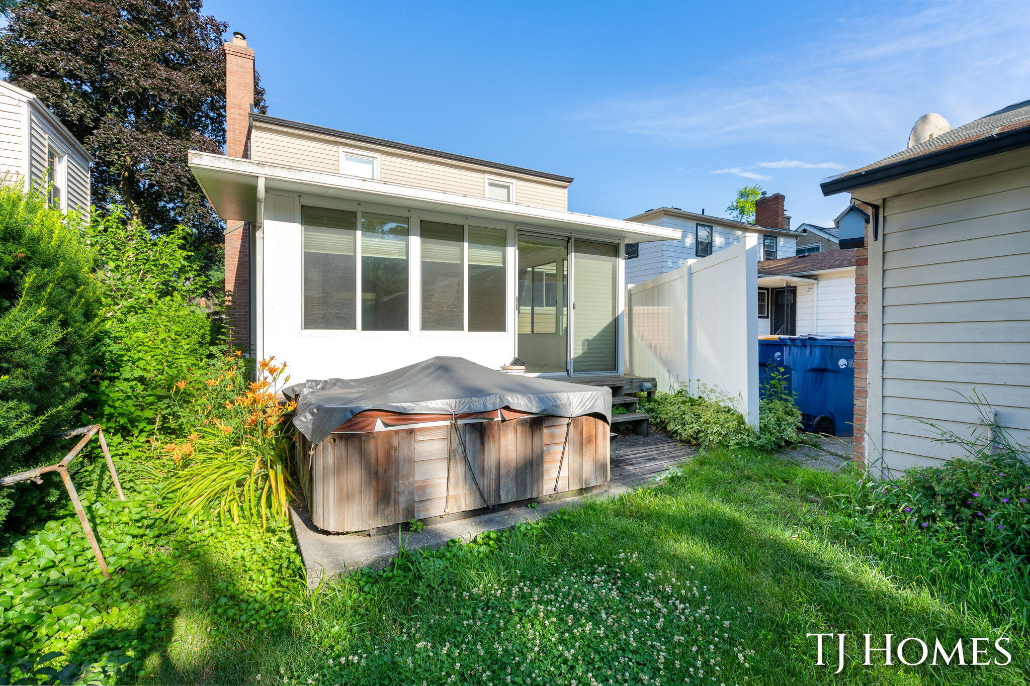 8 Wallinwood Avenue NE Grand Rapids MI 49503