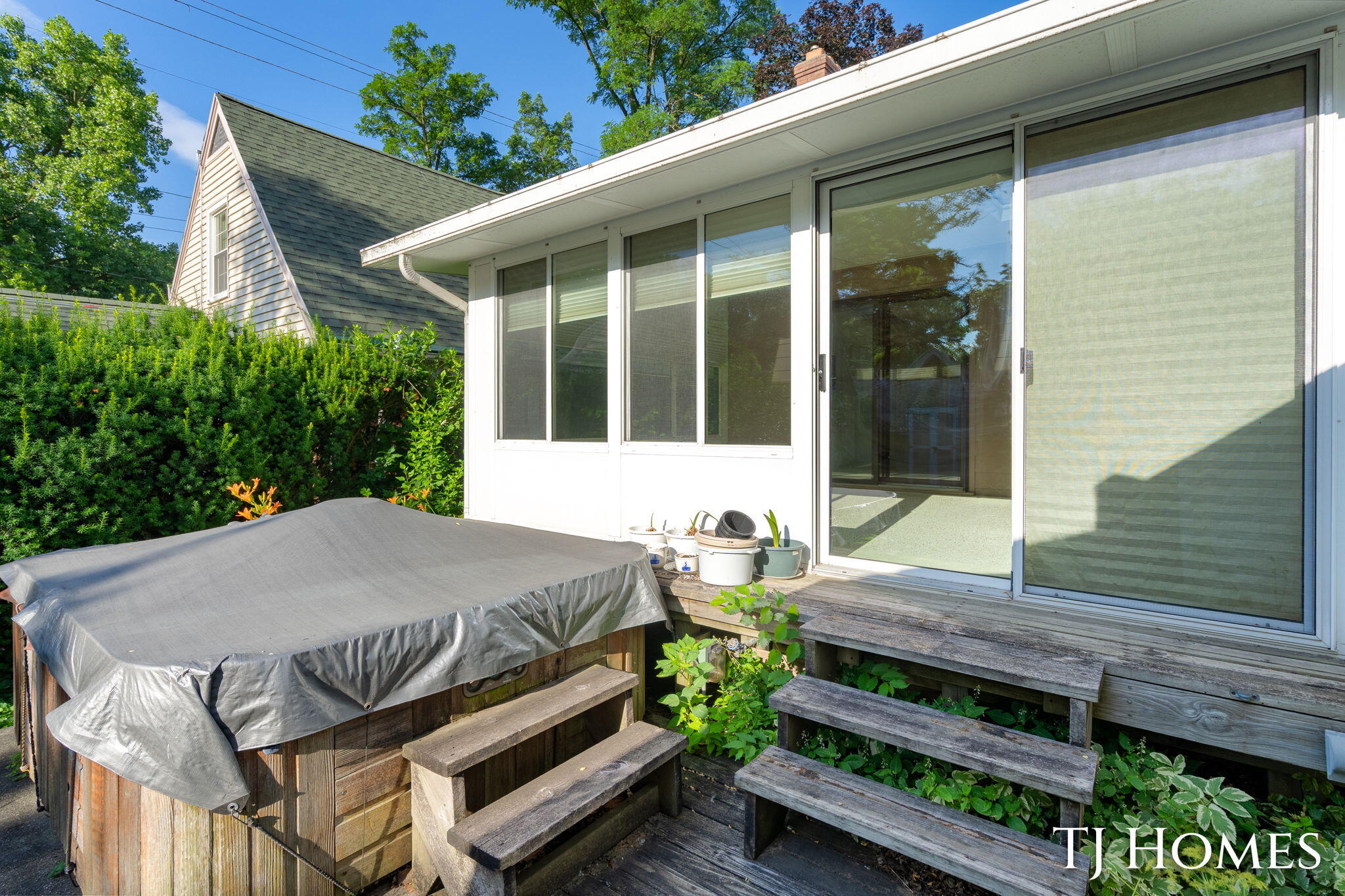 8 Wallinwood Avenue NE Grand Rapids MI 49503
