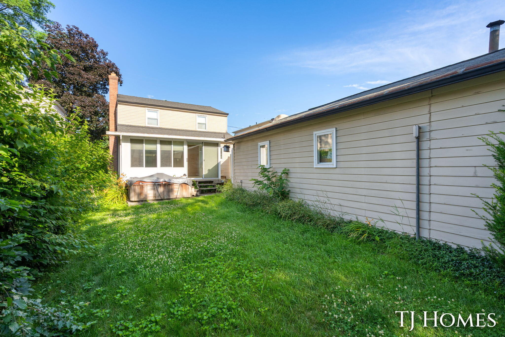 8 Wallinwood Avenue NE Grand Rapids MI 49503