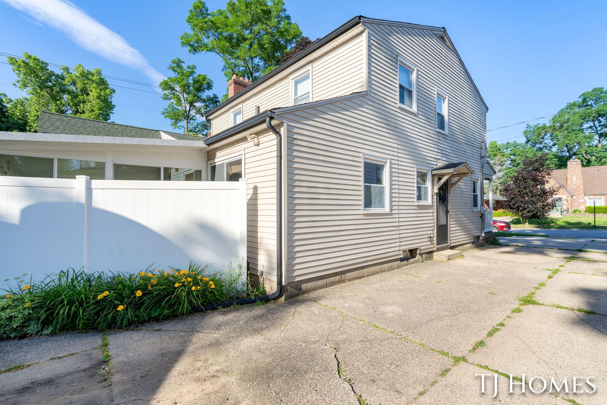 8 Wallinwood Avenue NE Grand Rapids MI 49503